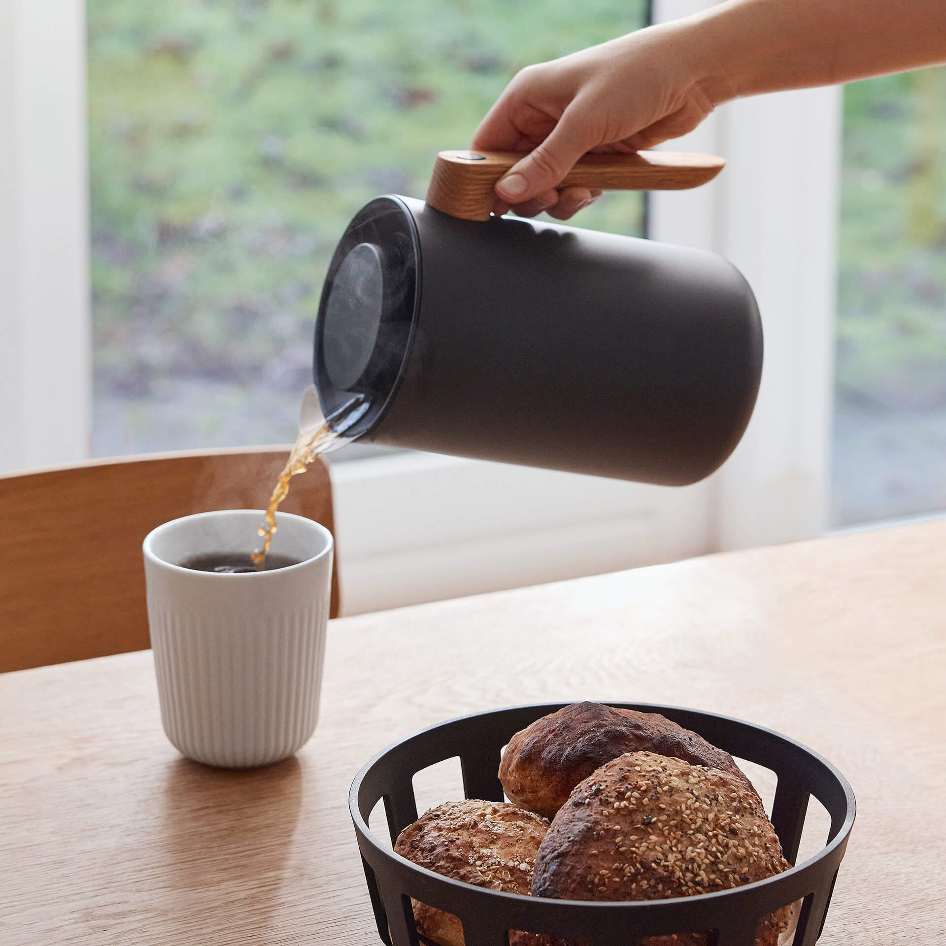 Vakuum Jug Black 1.00 l, Kaffeekanne, Kaffee, Becher, Brotkorb, Brot/Brötchen