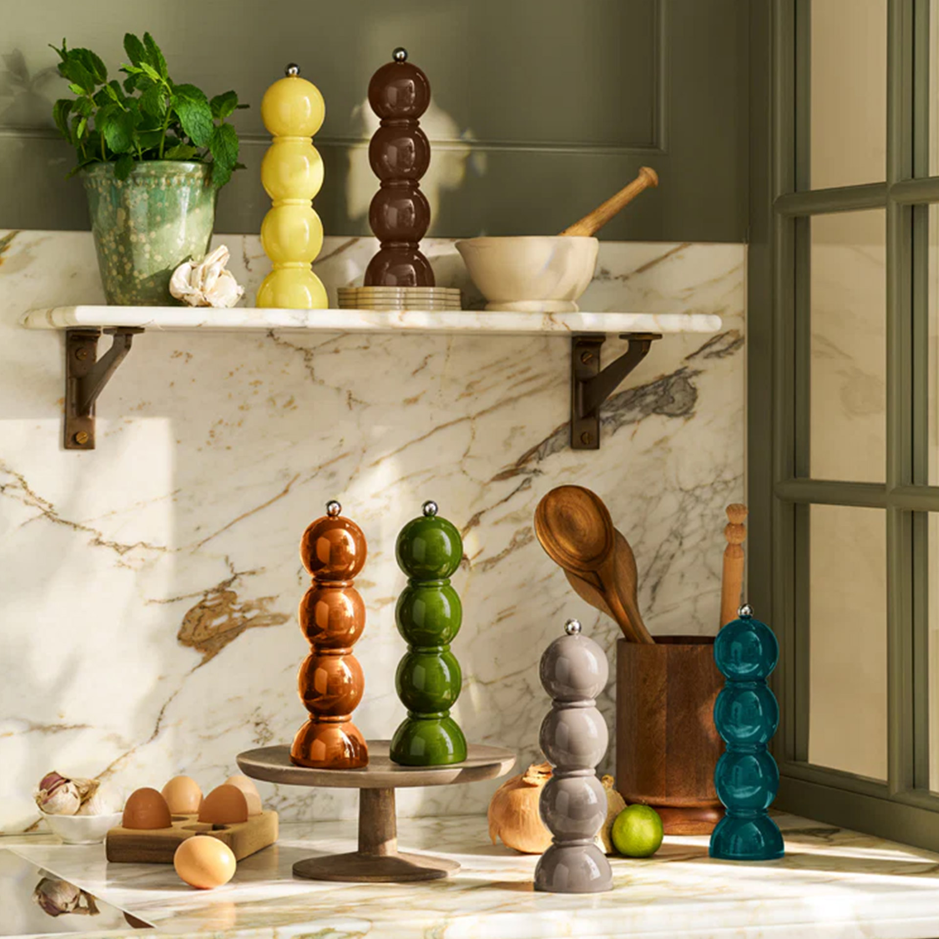 Salt- Pepper Mill khaki 24 cm, Kochmühle, Peppermill, Salzmühle, Küchenregal, Marmortisch