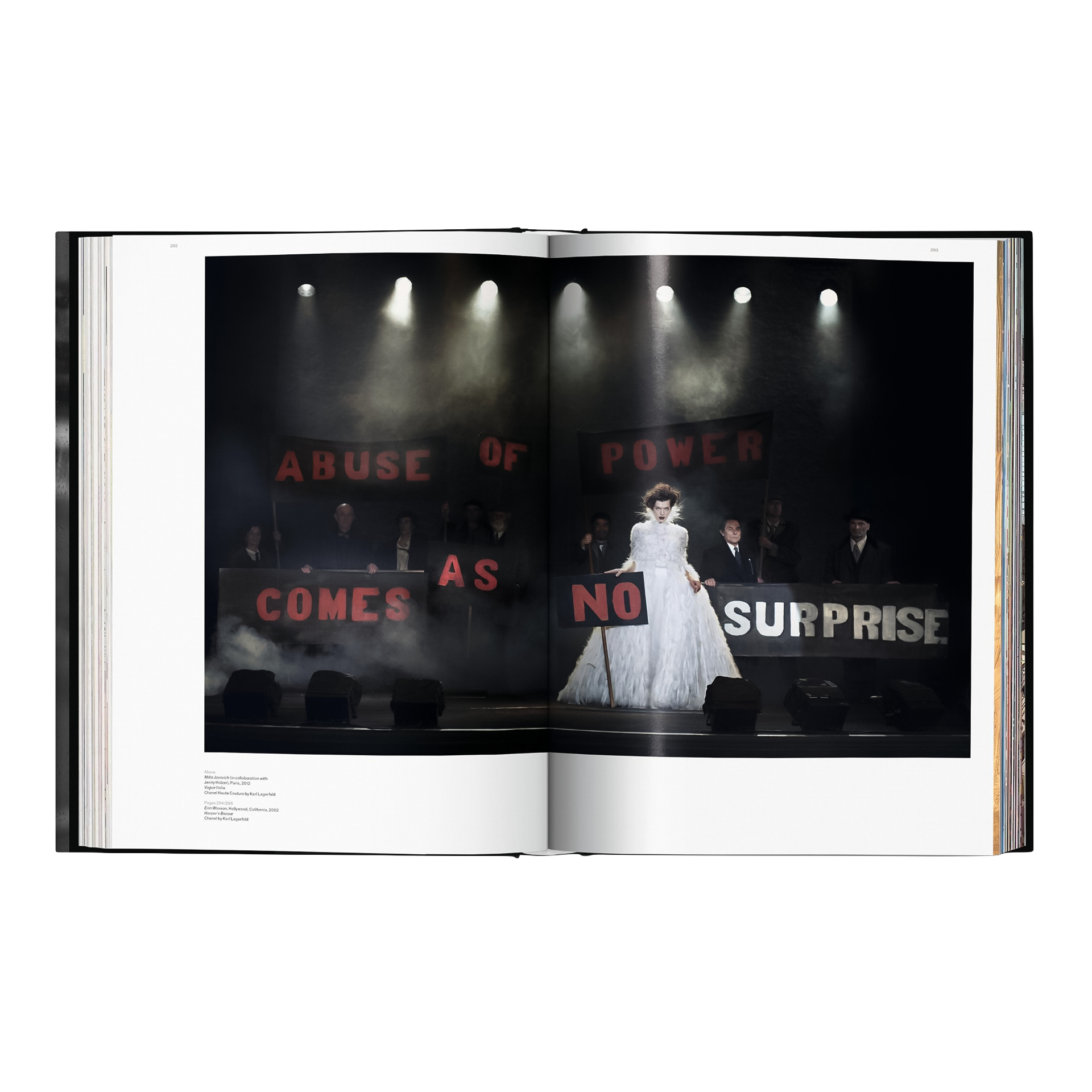 Coffee Table Book Peter Lindbergh. On Fashion Photography, Bühnenbild, Theaterkostüm, Schwarz-Weiß, Pailletten?, Opernkleid