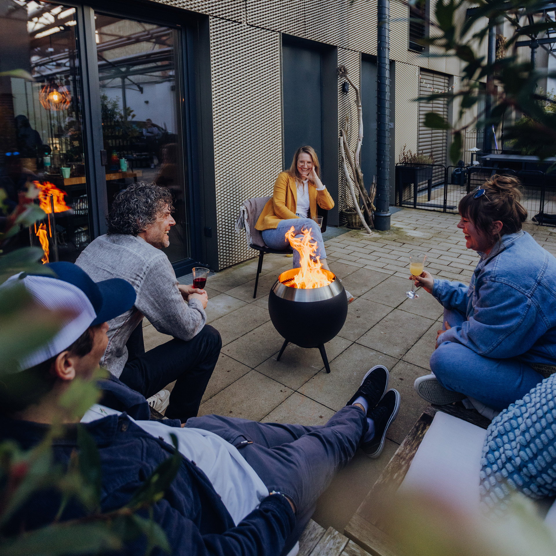 Fire basket 45 with low foot silver, outdoor seating, Feuerstelle, Terrasse, Gruppentreffen, freizeitkleidung
