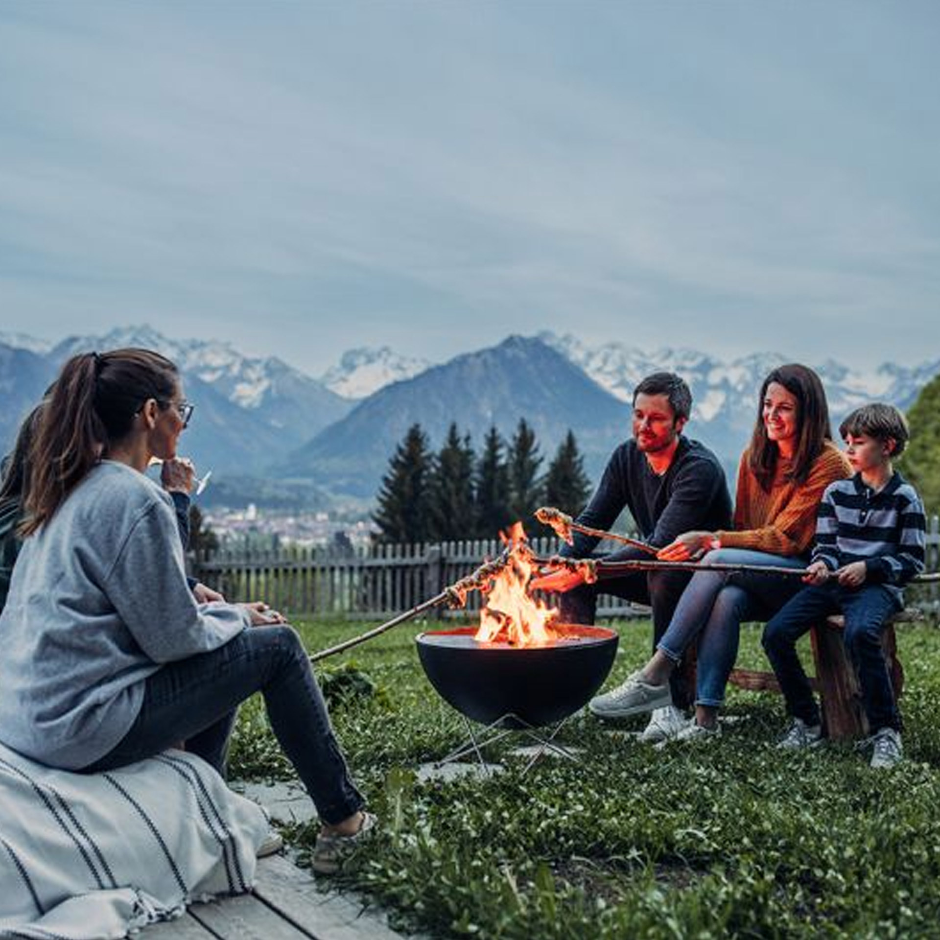 Fire Bowl 57 with star stand, feuerstelle, camping, familie, abend, outdoor
