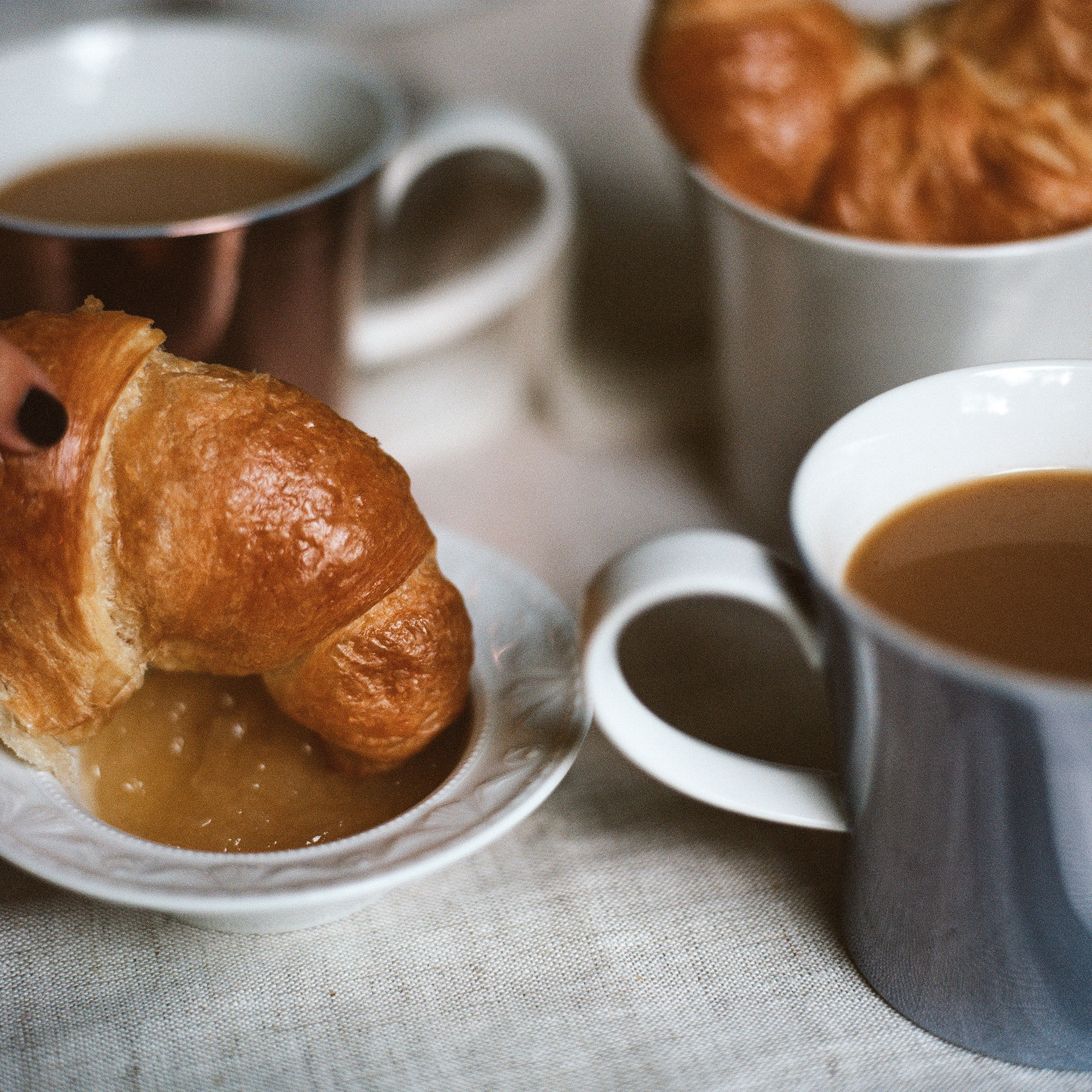 KPM Berlin, COLORS of BERLIN, Breakfast Cup Zehlendorf 0.30 l, Croissant, Kaffee, Kaffee-Duft, Marmelade, Frühstück