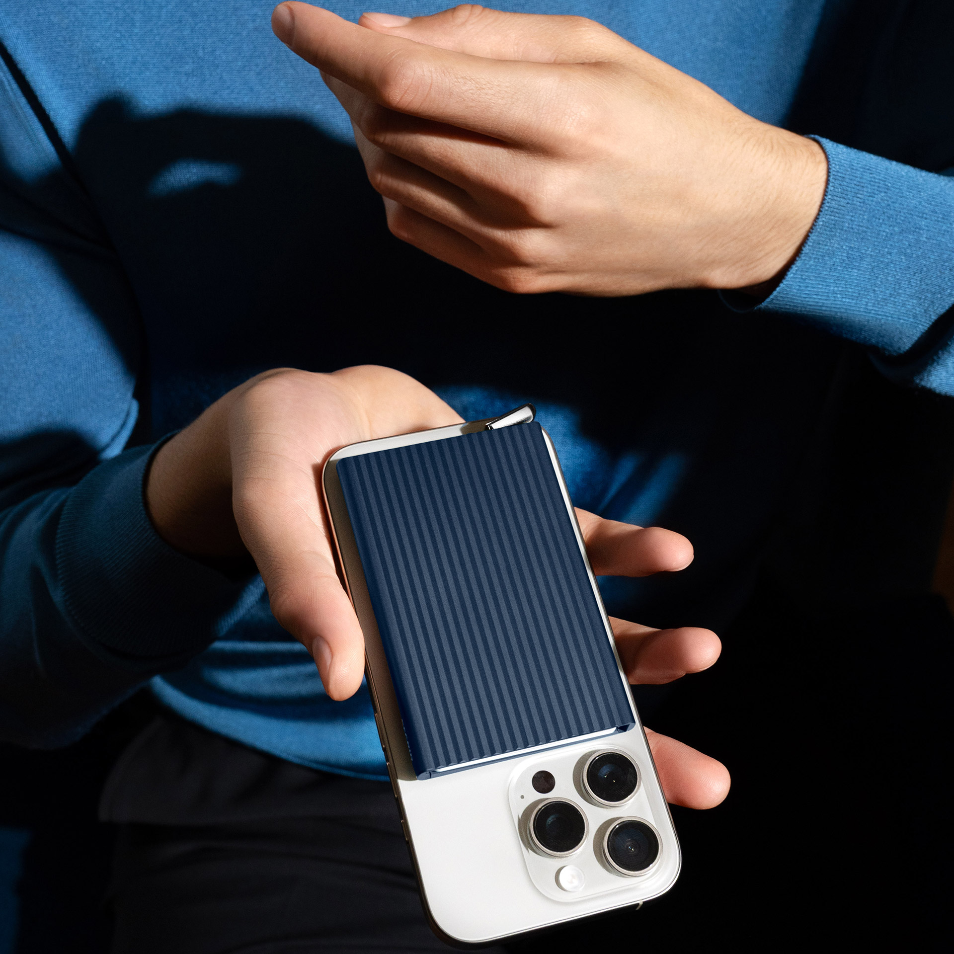 Cardprotector+ Silver, Smartphone, Kamera-Modul, Dreifachkamera, blaues Gehäuse, Strukturierte Rückseite