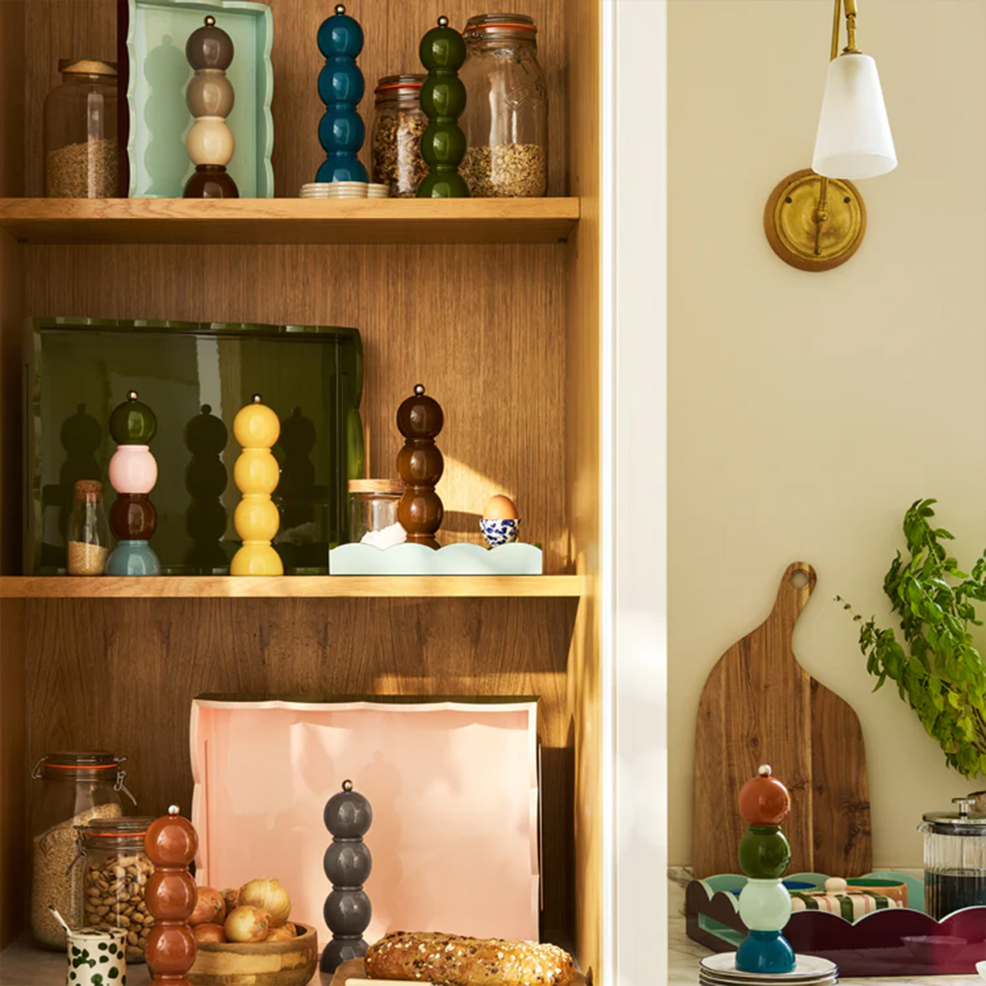 Salt- Pepper Mill khaki 24 cm, kuchenständer, beeren holz, stöbchen, holzregal, küchenszene