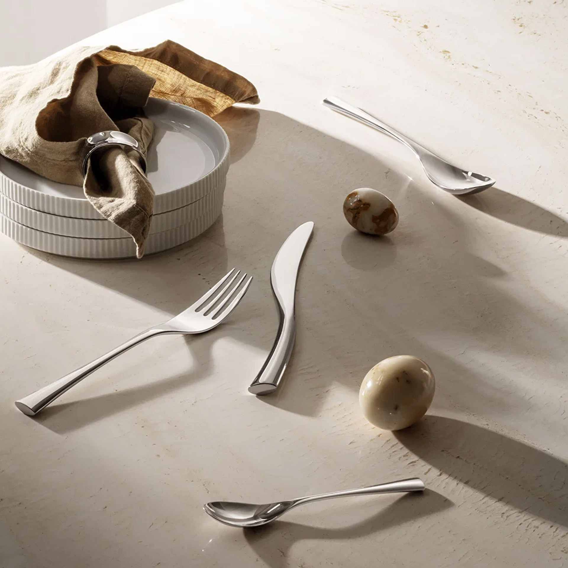 Georg Jensen, Cobra, Cutlery Set 4-piece stainless steel, Tafelgeschirr, Gabel, Messer, Löffel, Steinchen