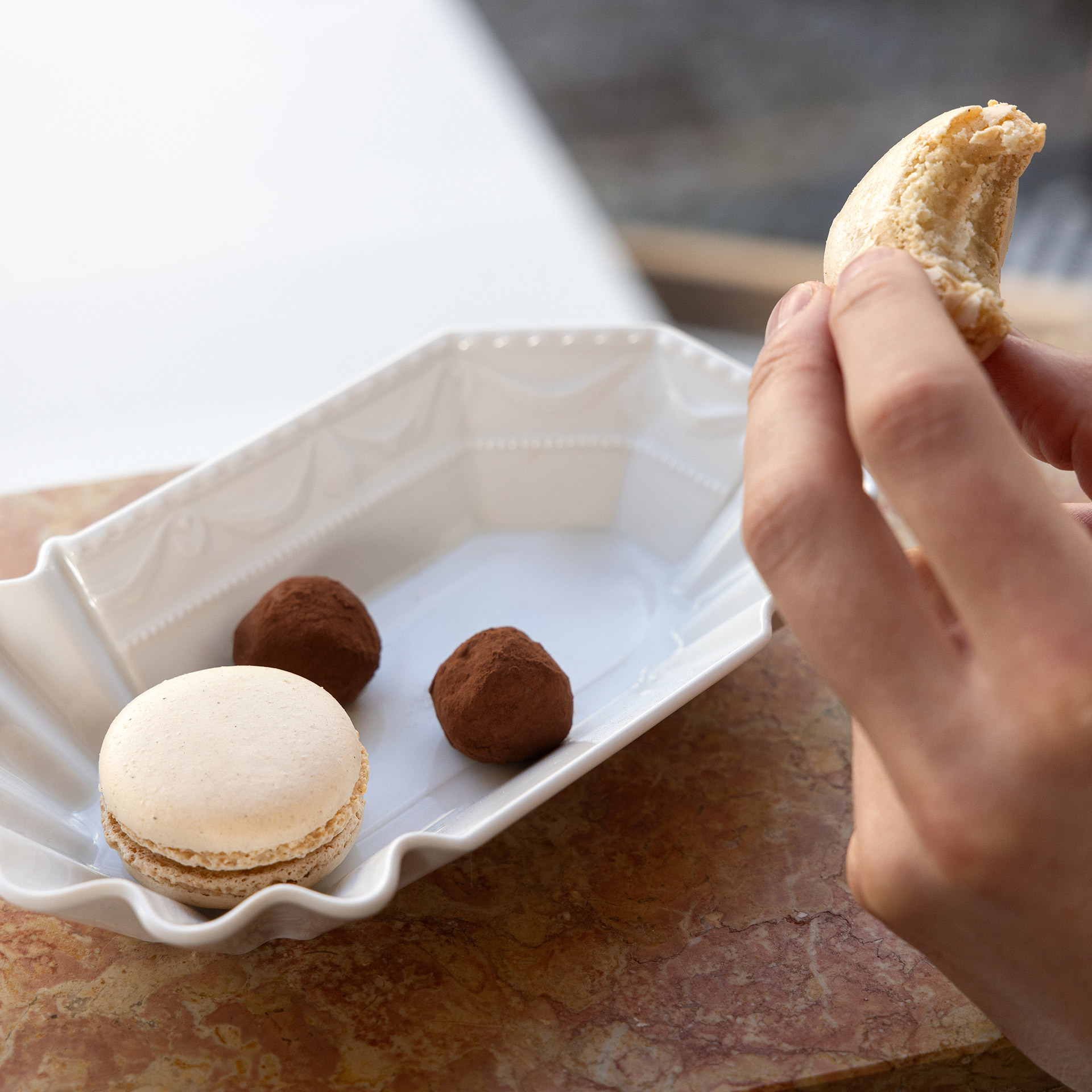 Currywust Bowl White, macaron, macarons, dessert, Schokoladen-Praline, Süßigkeit