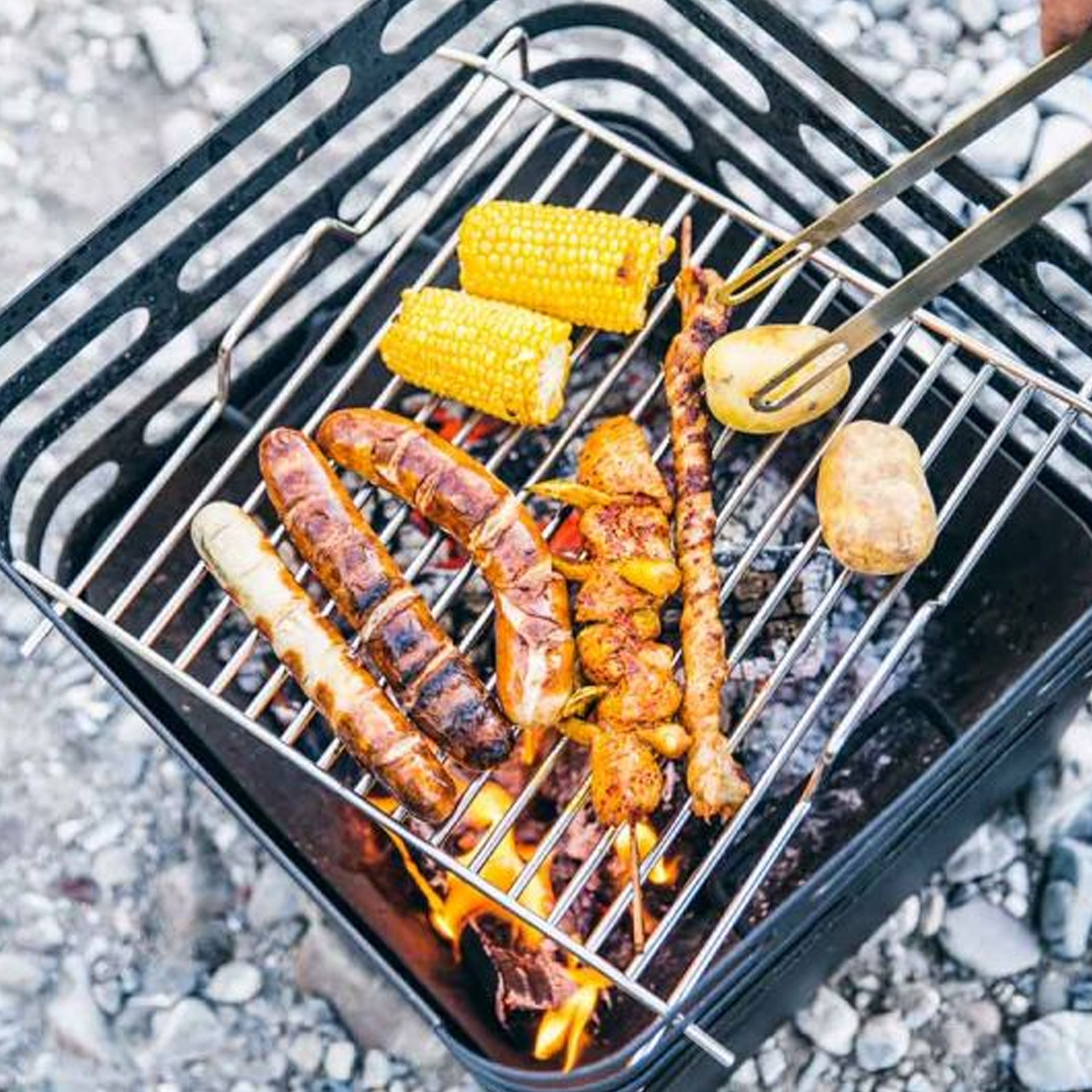 Grid, Grillgut, Würstchen, Maiskolben, Grillspieße, Flammengrill