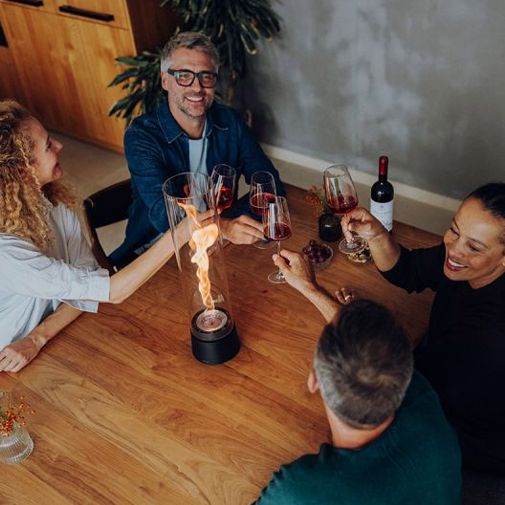 Tabletop Fireplace 1200 Matt Black, Wein, Rotwein, Gläser, Tischkamin, Gruppe