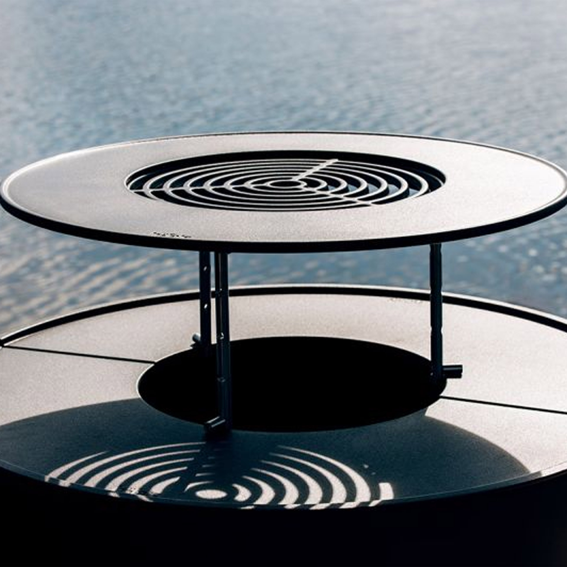 Warming ring 70, Tisch, Lounge-Tisch, Metall, Rund, Spiralengravung