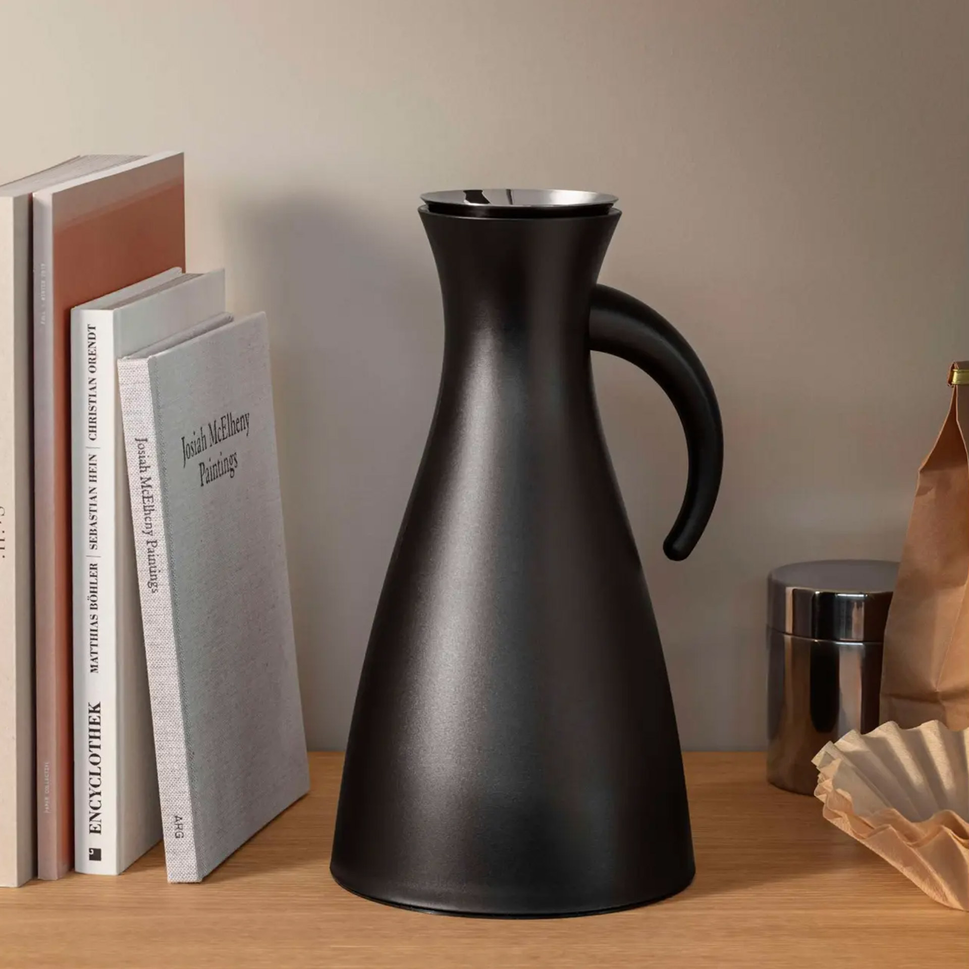 Eva Trio, Vacuum Jug Black 1.00 l, Karaffe, Schwarz, Loupe, Aufbewahrung, Esstisch