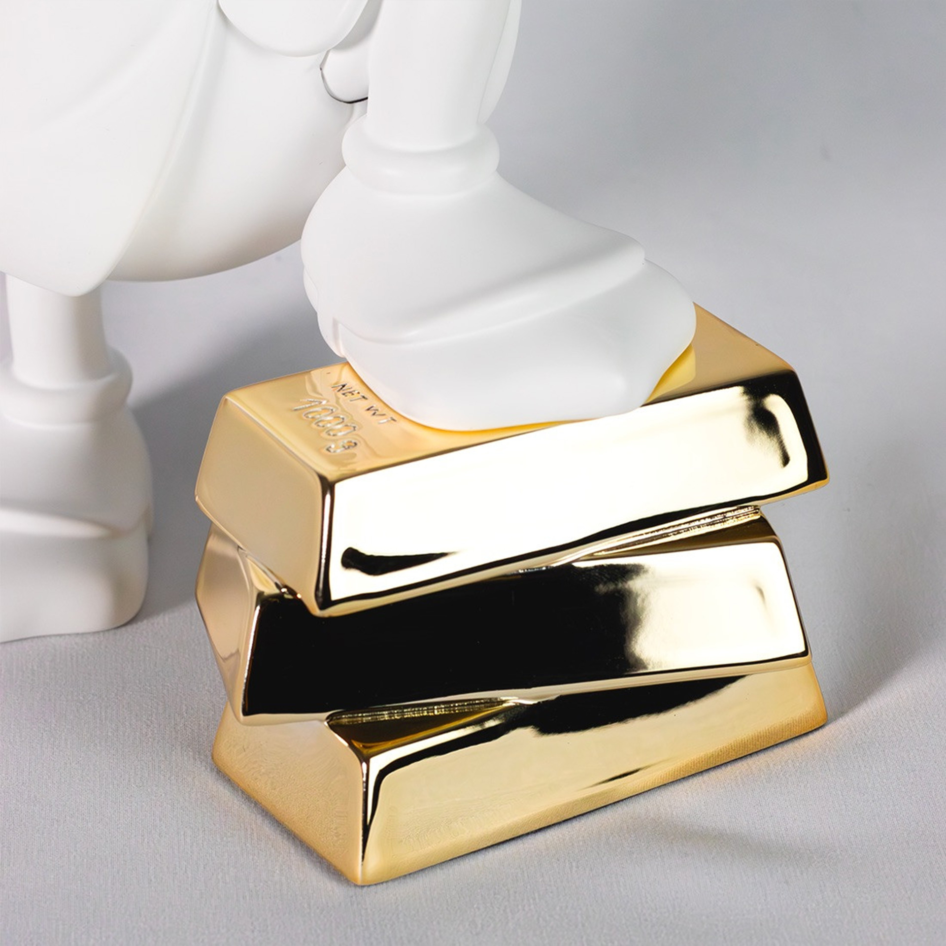 Uncle Scrooge with ignots white & gold 30 cm, goldene bars, Metallblöcke, gestapelte Blocque, goldfarbig, Dekorationsstück