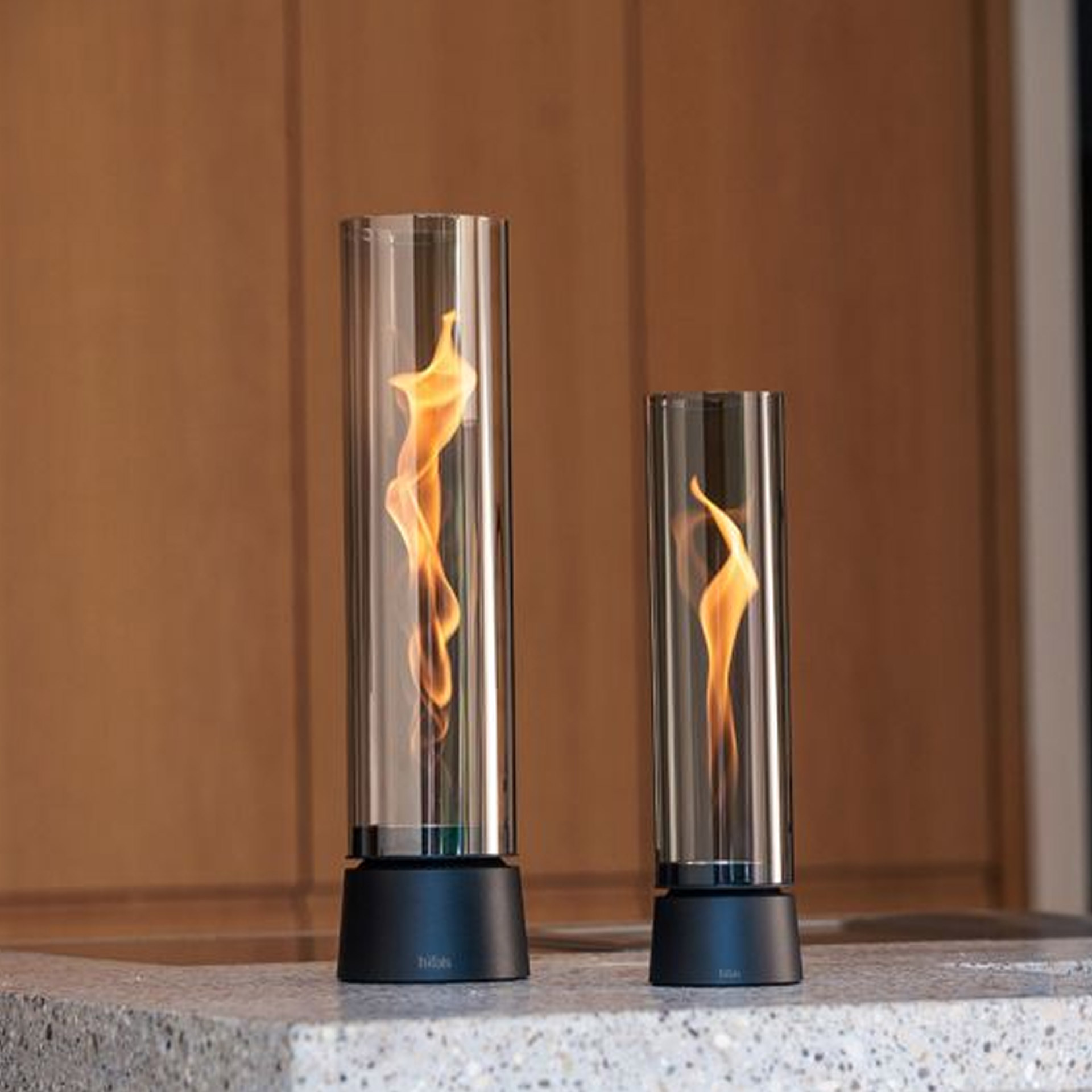 Tabletop Fireplace 900 All Black, Gasfeuer, Tischfeuer, Flammenleuchte, Glaszylinder, Feuerstab