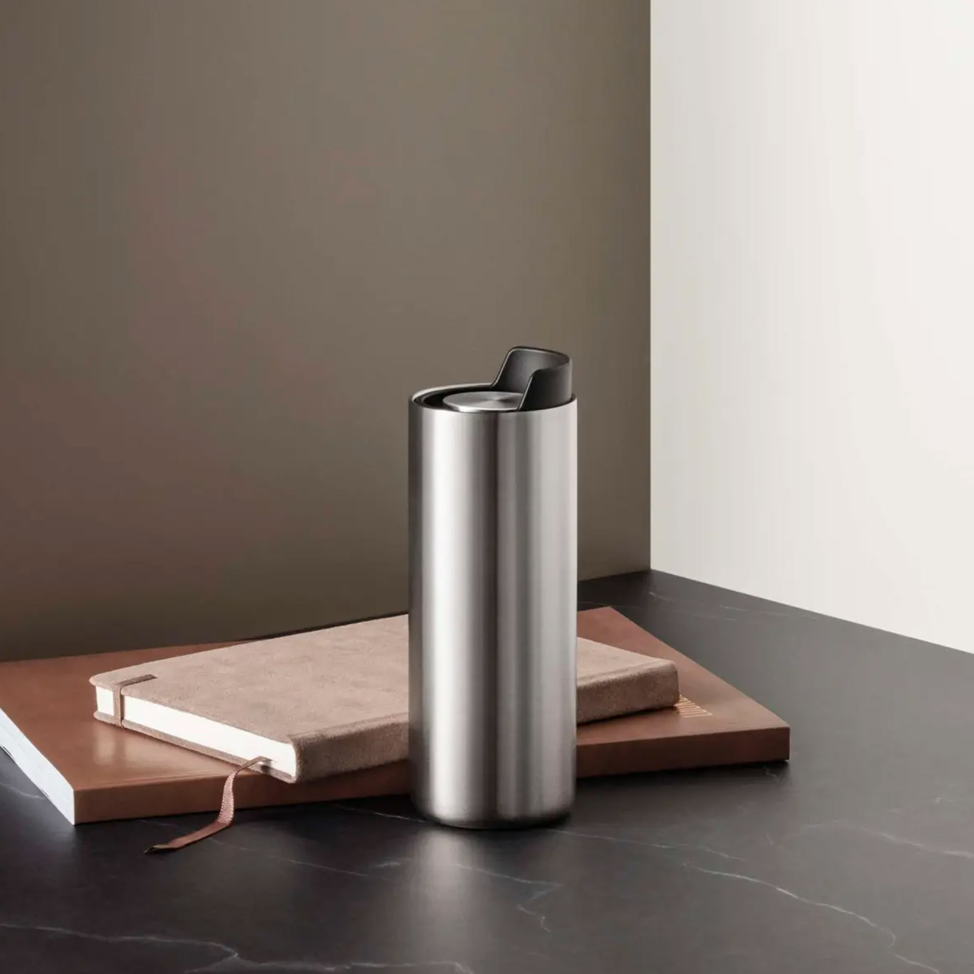Urban To Go Cup Stainless Steel/Black 0,35 l, stahlflasche, isolierte Flasche, Reisebecher, Metallflasche, schmale Flasche