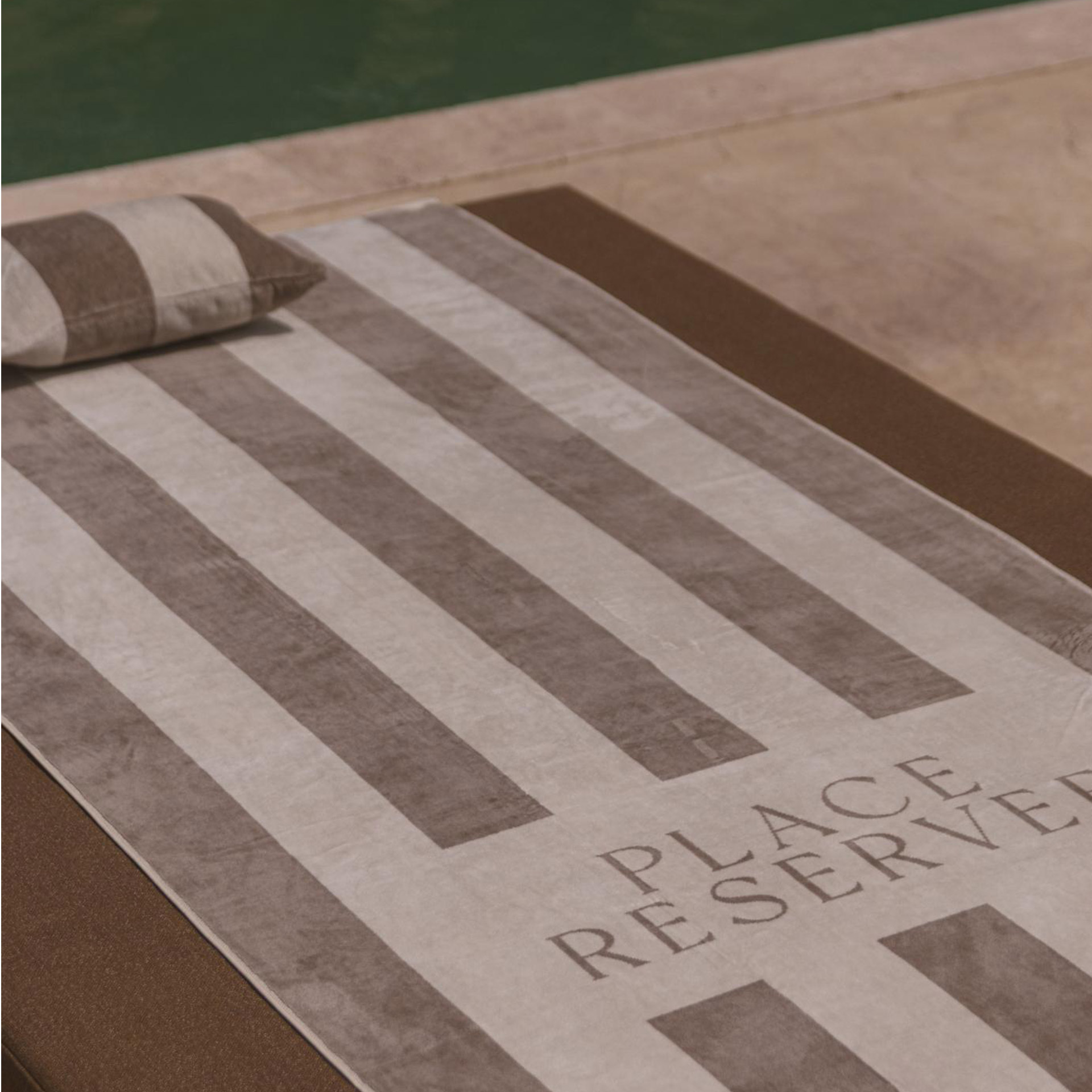 Place Reservee CLASSIC Kissen 30x40 cm Sand, Strandmatte, Löcherdecke, Tuch, Streifenmuster, Bettlaken