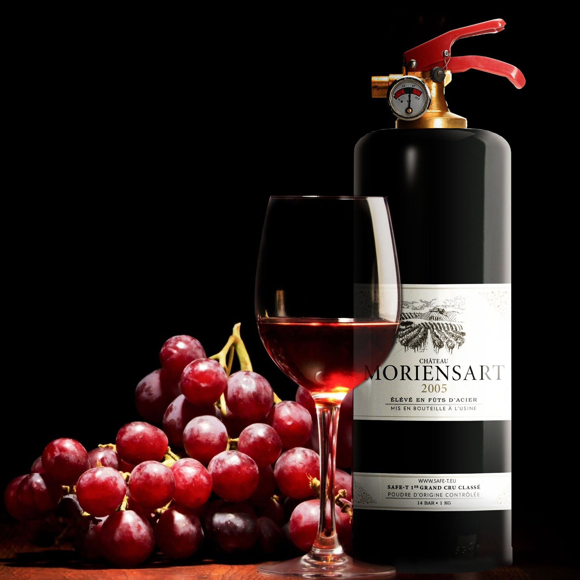 Design-Fire Extinguisher Wine, Wein, Rotwein, Weinflasche, Kelchglas, Trauben