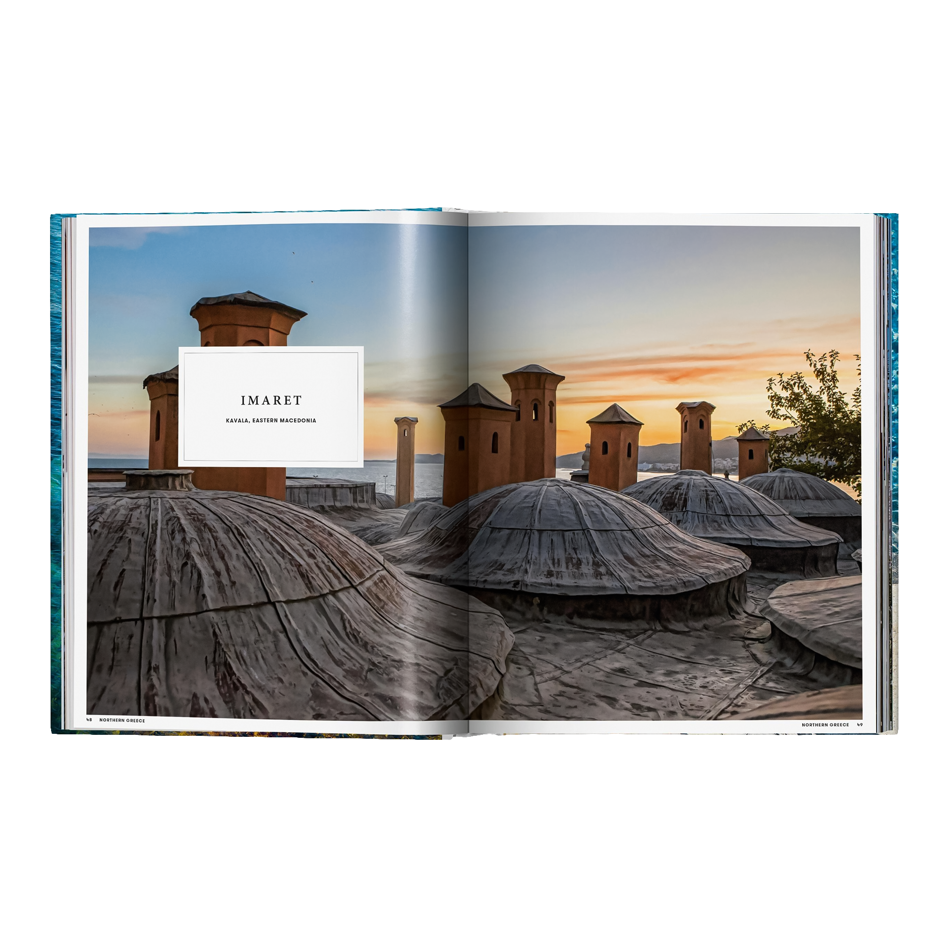 Coffee Table Book Great Escapes Greece, Dachkuppel, Dachschornsteine, Terrakotta-Türme, Sonnenuntergang-Szene, Architekturelemente