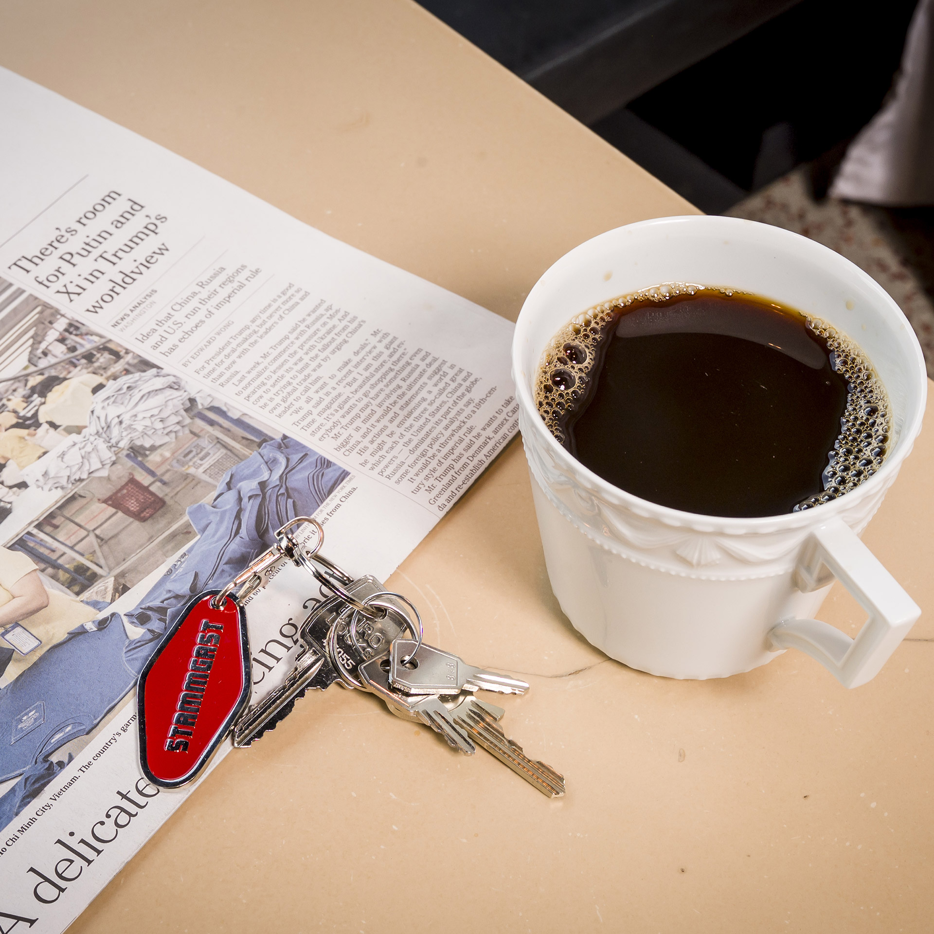 Mug 0.35 l White, Kaffee, Kaffeebecher, Tasse, Schlüsselbund, Zeitung
