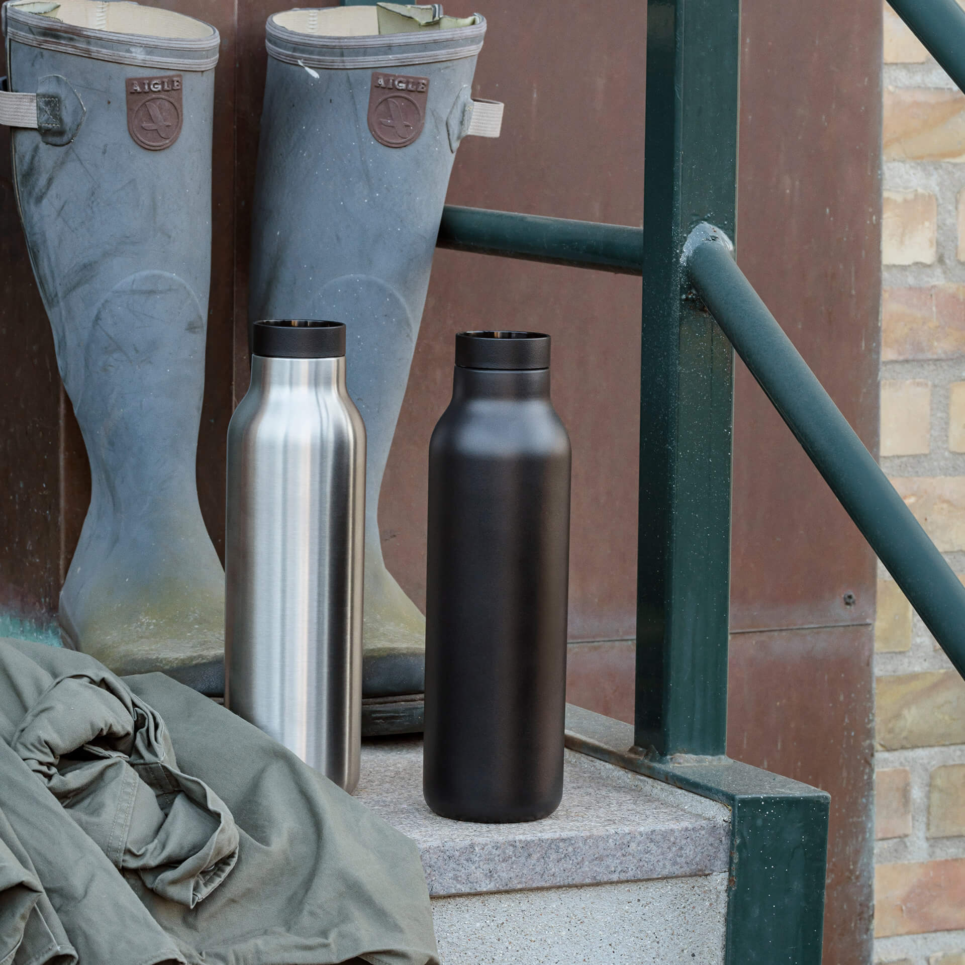 Urban Thermo Flask Black 0.70 l, Wandflasche, Stahlflasche, Trinkflasche, Ausführung Metall, Schwarz matt