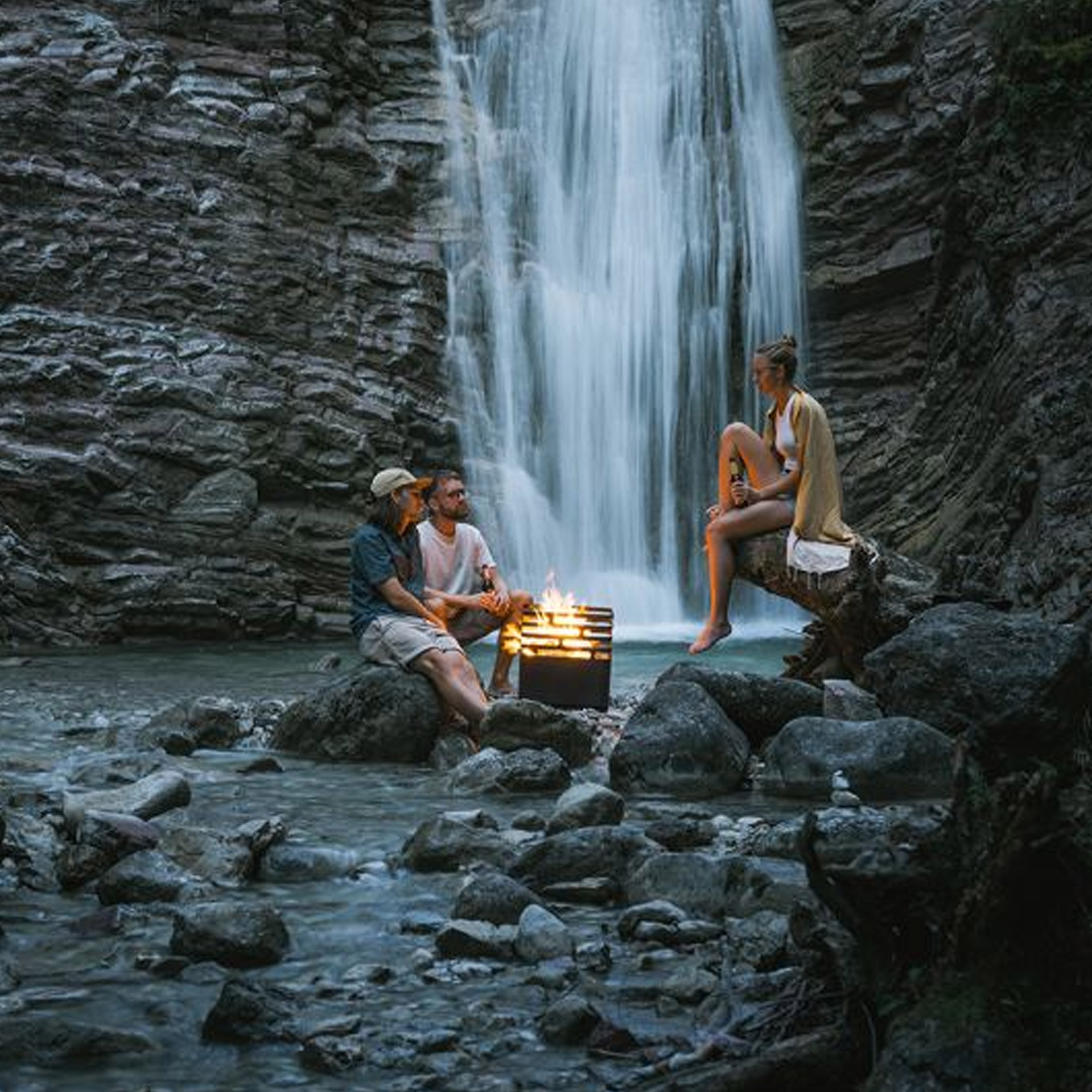 Fire basket black, wasserfall, camping, rand, steine, feuer
