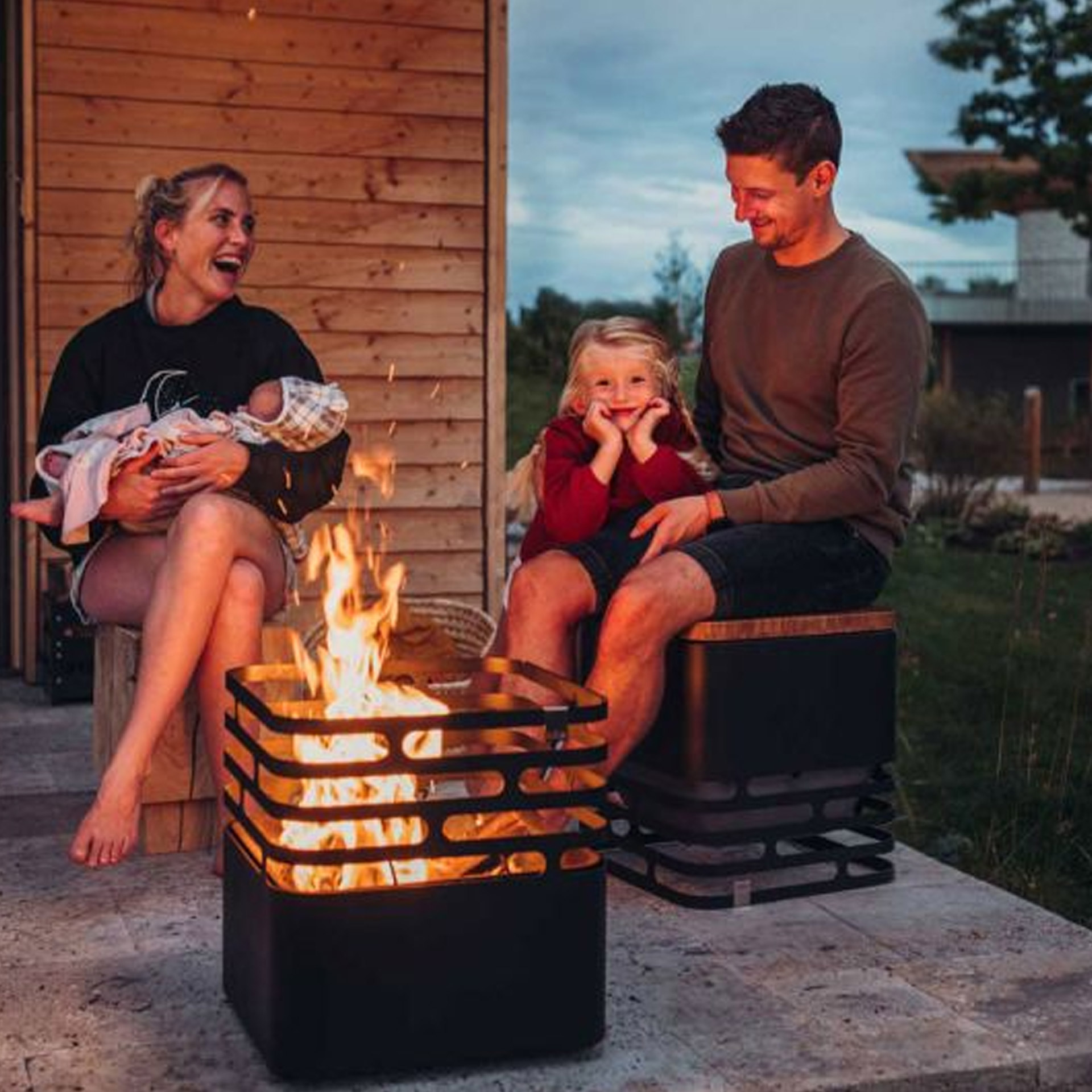 Fire basket black, Feuerstelle, Feuerkorb, Kaminofen, Outdoor-Sitzgruppe, Familienurlaub
