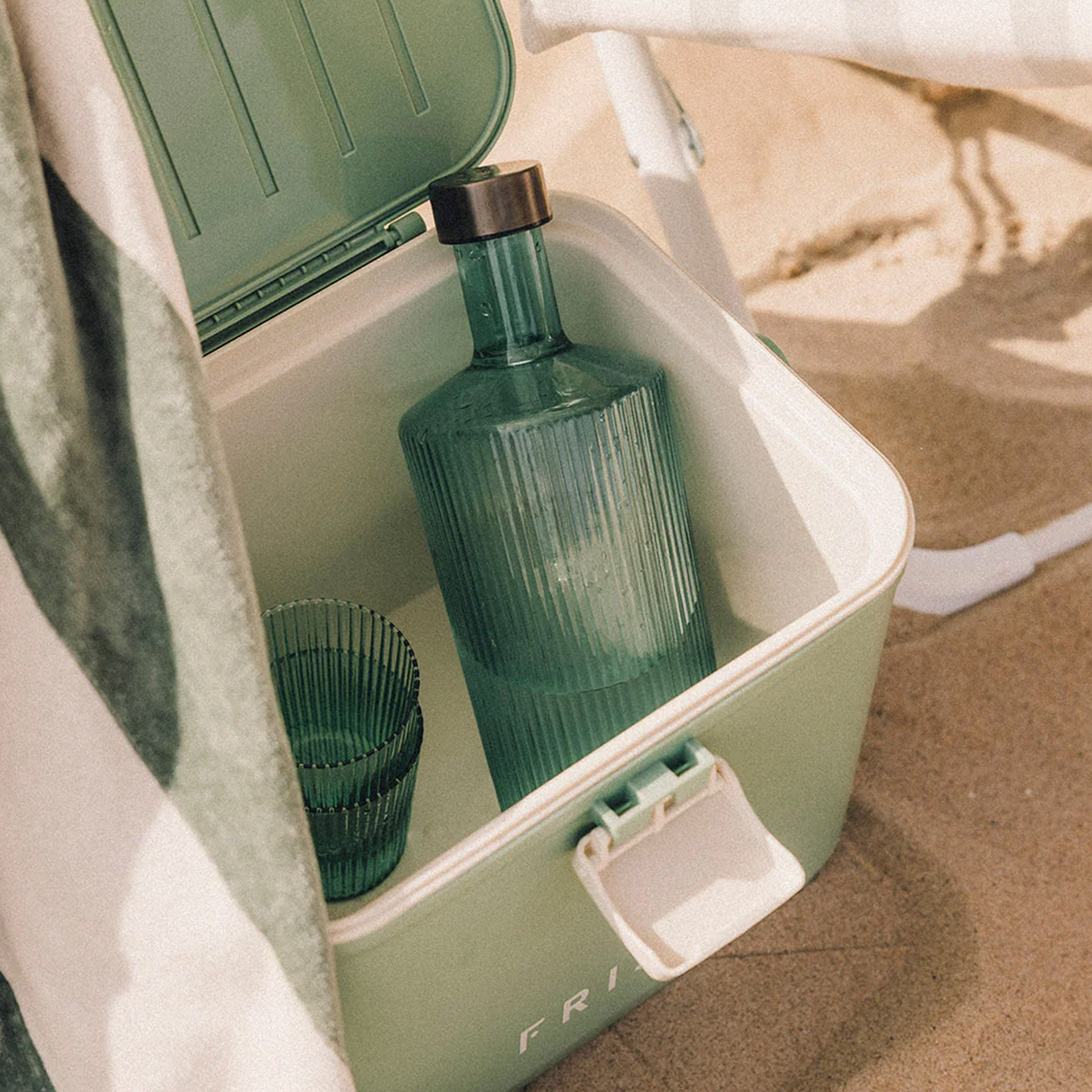 Glass bottle Bondi 1.25 l,  Trinkflasche,  Glasflasche,  Sand?,  Kühltasche?,  Campingbox?