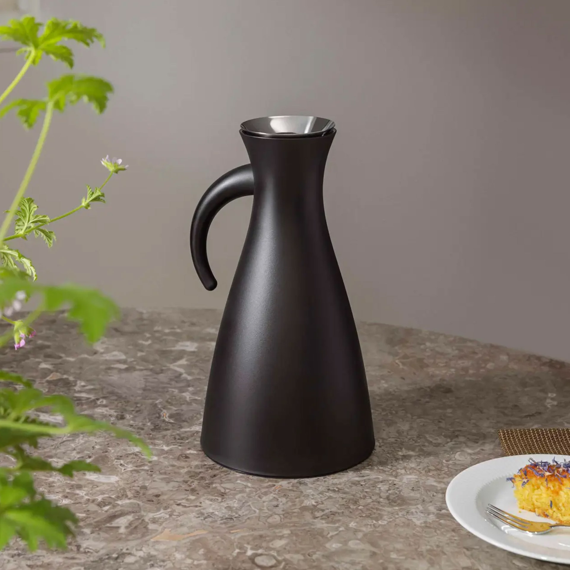 Eva Trio, Vacuum Jug Black 1.00 l, Karaffe, Vase, Schwarz, Matt, Kuchenplatte