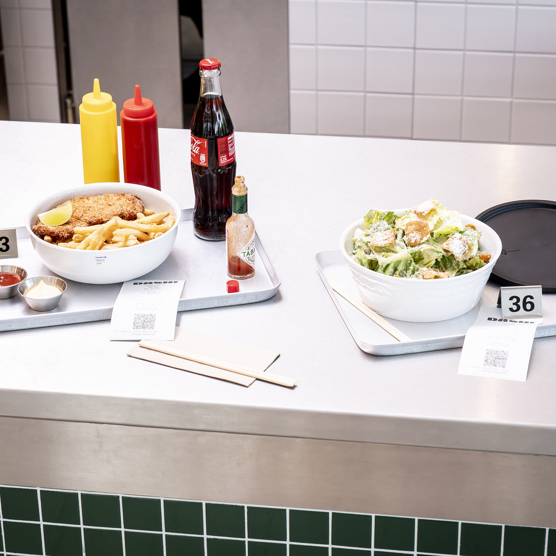 To-Go Box 1.00 l White, Fischstäbchen, Pommes, Cola, Salat, Tabelle