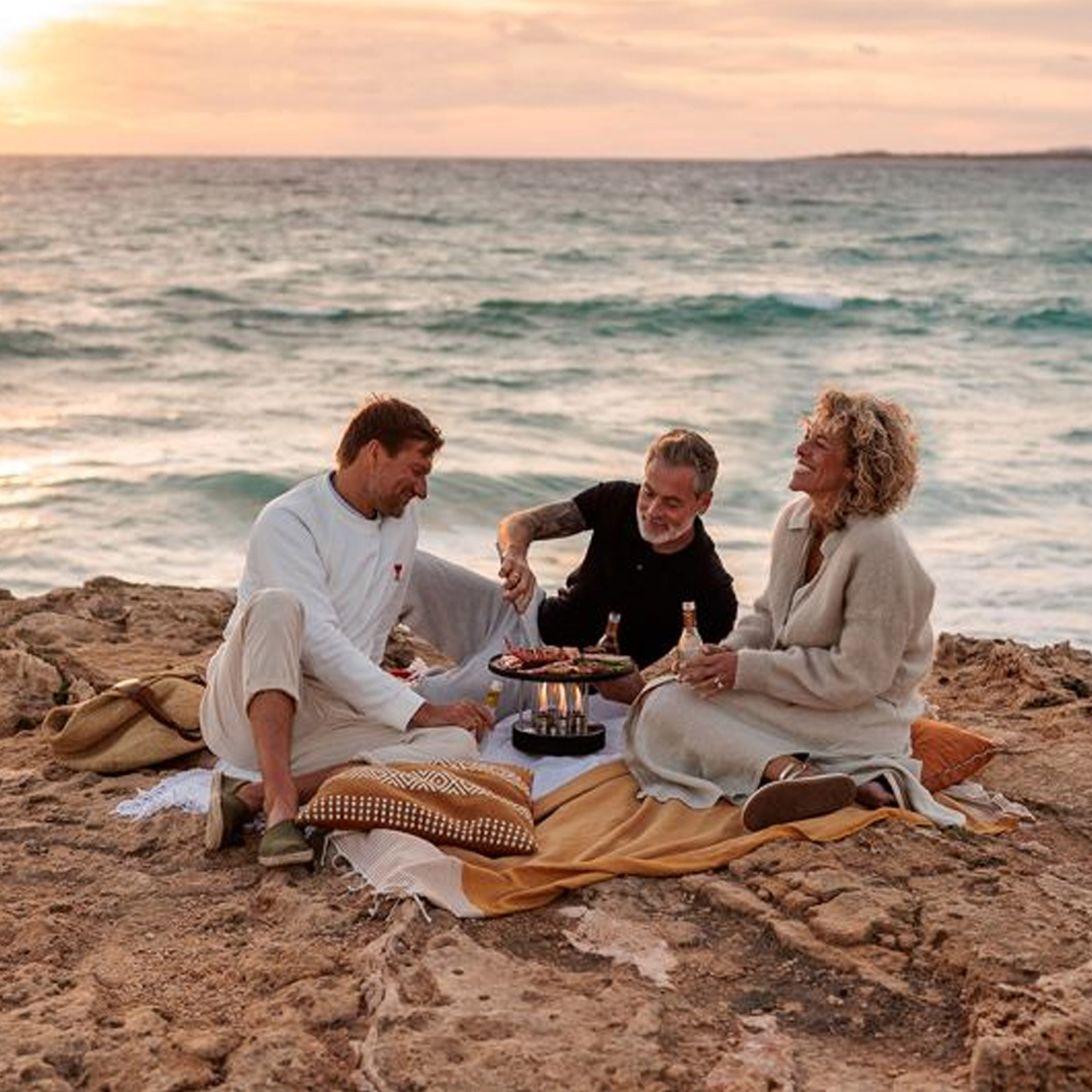 Tabletop Grill 35, strandkorb, Picknick, Meer, Abendessen, Outdoor-Setup