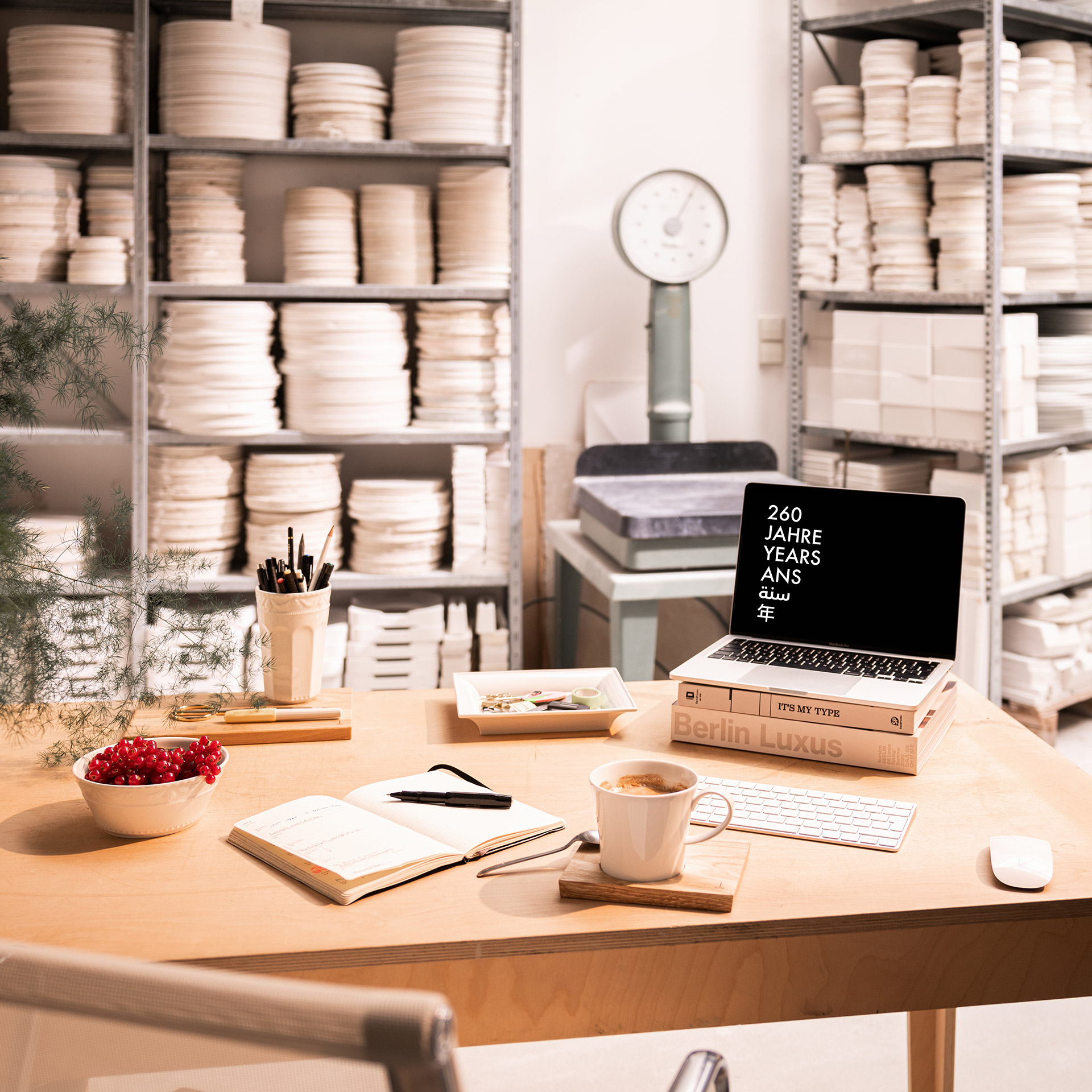 Bowl 0.45 l White, Schreibtisch, Laptop, Kaffee, Notizen, Arbeitsplatz