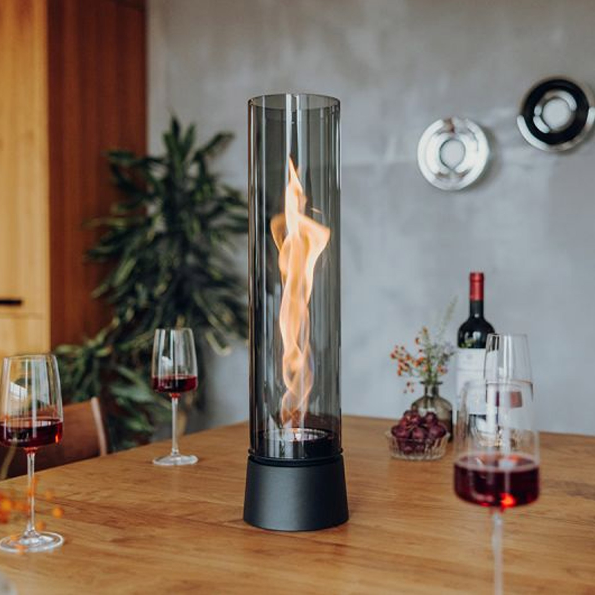 Tabletop Fireplace 1200 All Black, Tischlampe, Gasflammender Kamin, Tischdeko, Rotwein-Gläser, Weinflasche