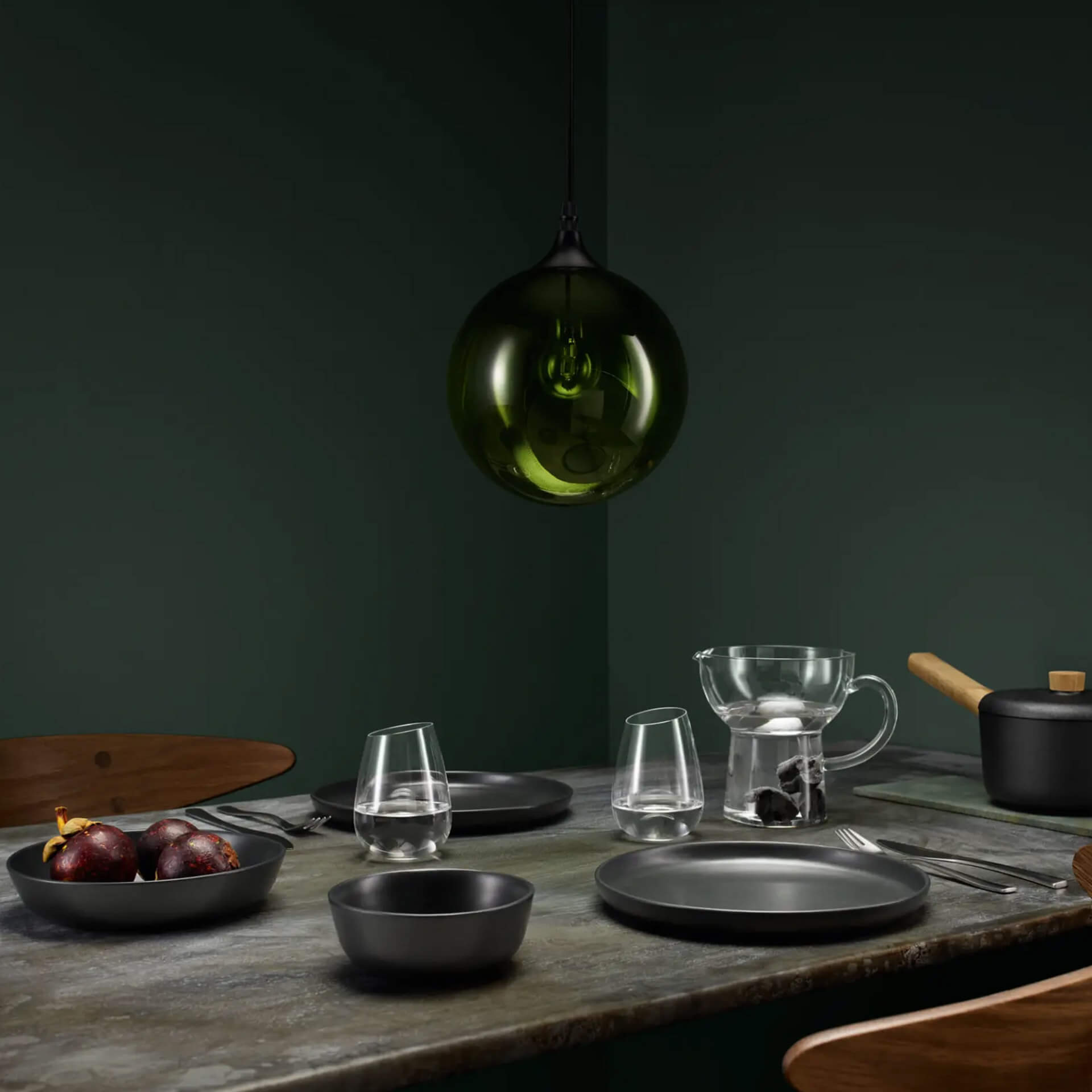 Plate Black 25 cm Set of 4,  Esstisch-Set,  Geschirrset,  Gläser,  Pfanne,  Obstschale