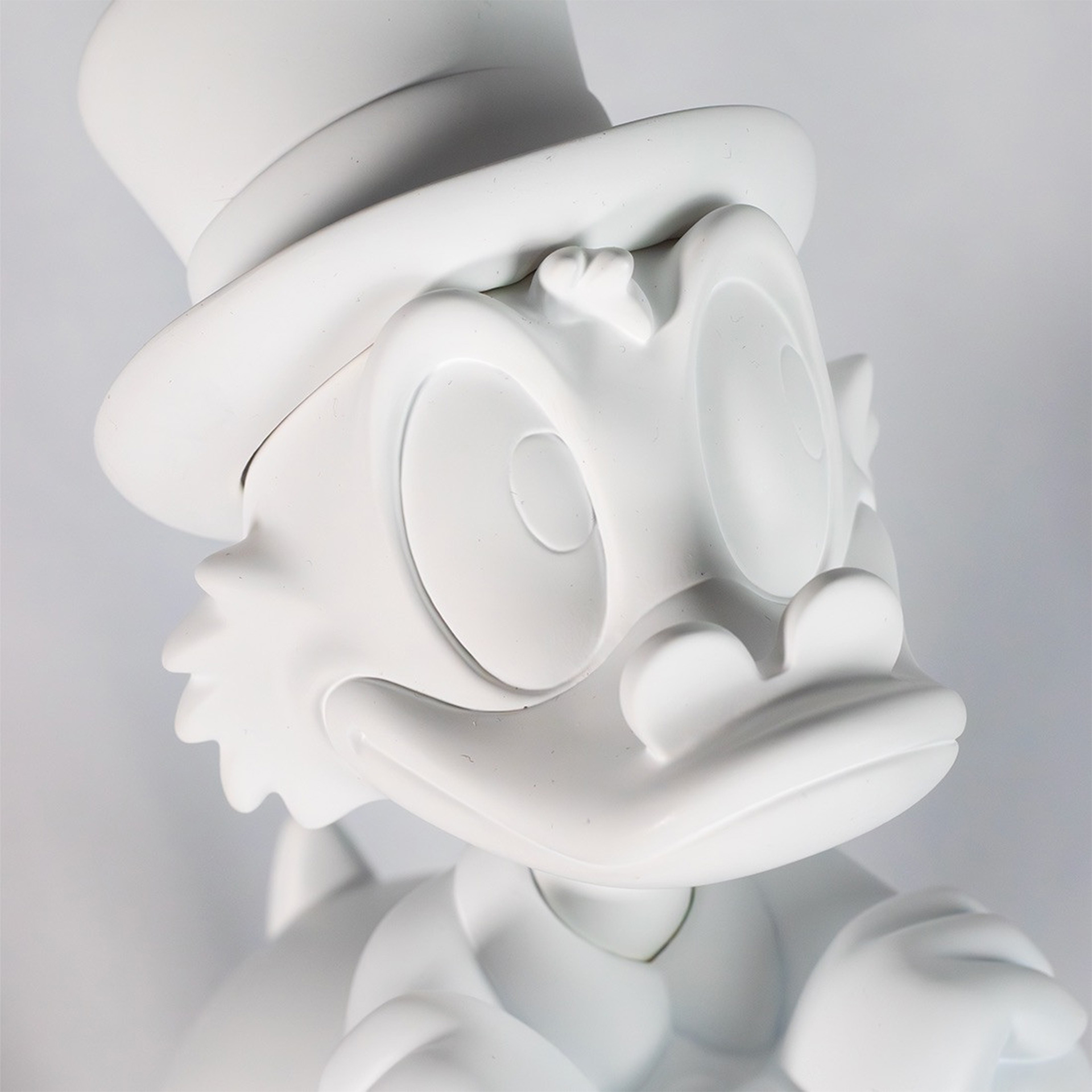 Uncle Scrooge with ignots white & gold 30 cm, weiß, skulptur, cartoon, figur, kunstwerk