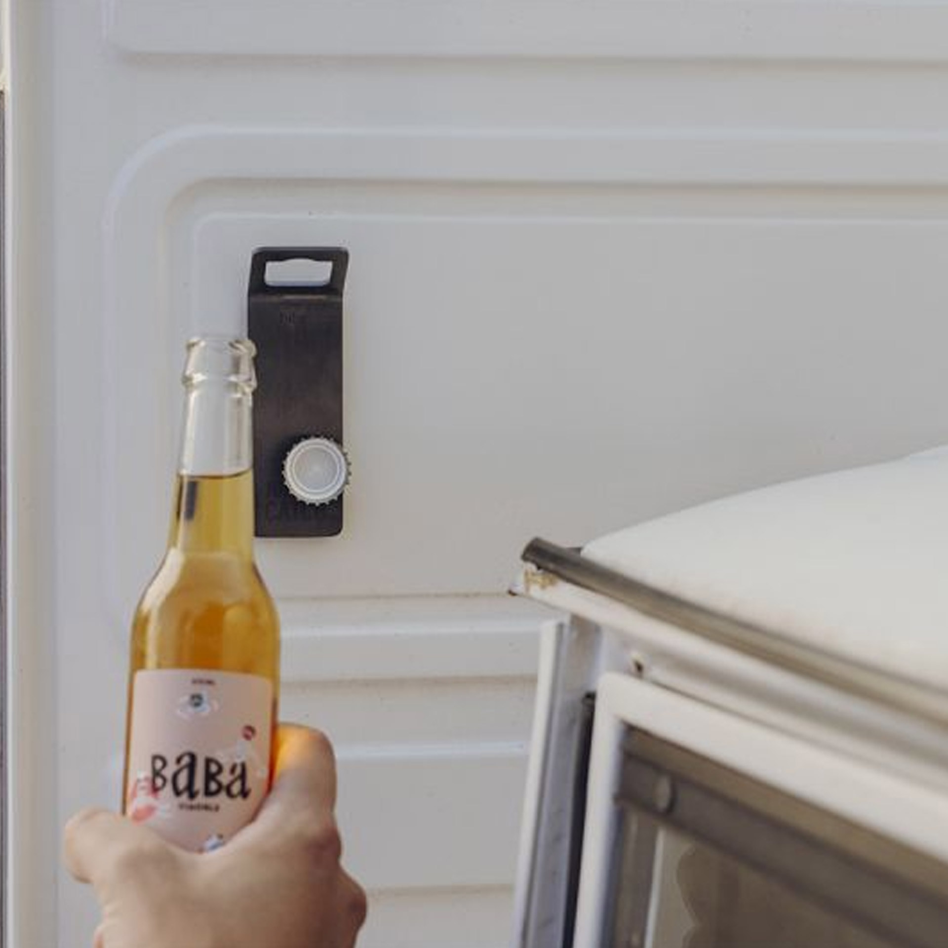 Magnet Bottle Opener Black, Flasche, Bier, Glasflasche, helles Getränk, Kühlung