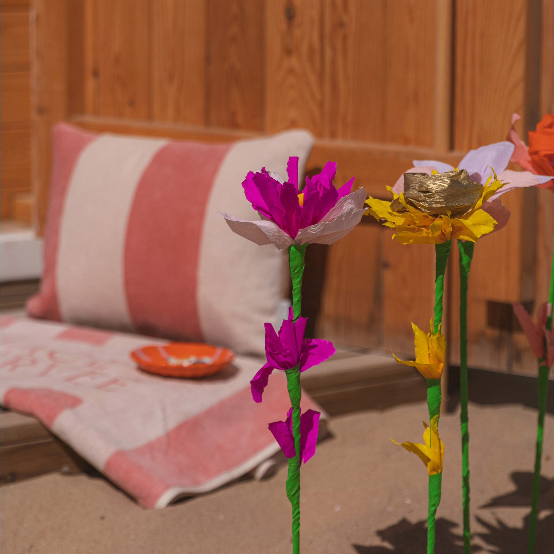 Place Reservee Classic Kissen 30x40 cm Pink Lemonade, Kunstblumen, Papiertblumen, bunte Blüten, Garten-Dekoration, Plastikstiele