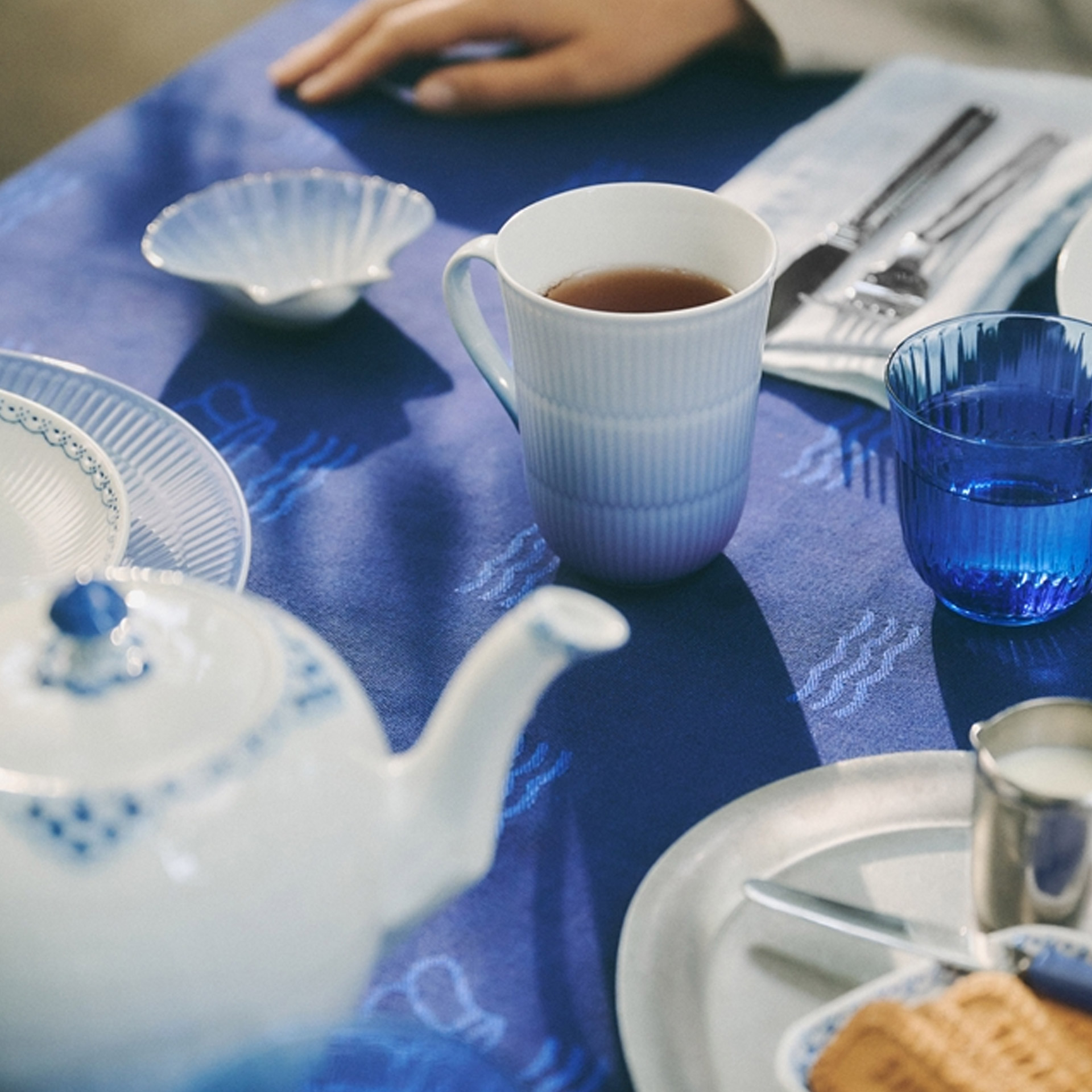 Royal Copenhagen Henkelbecherset Iris blau