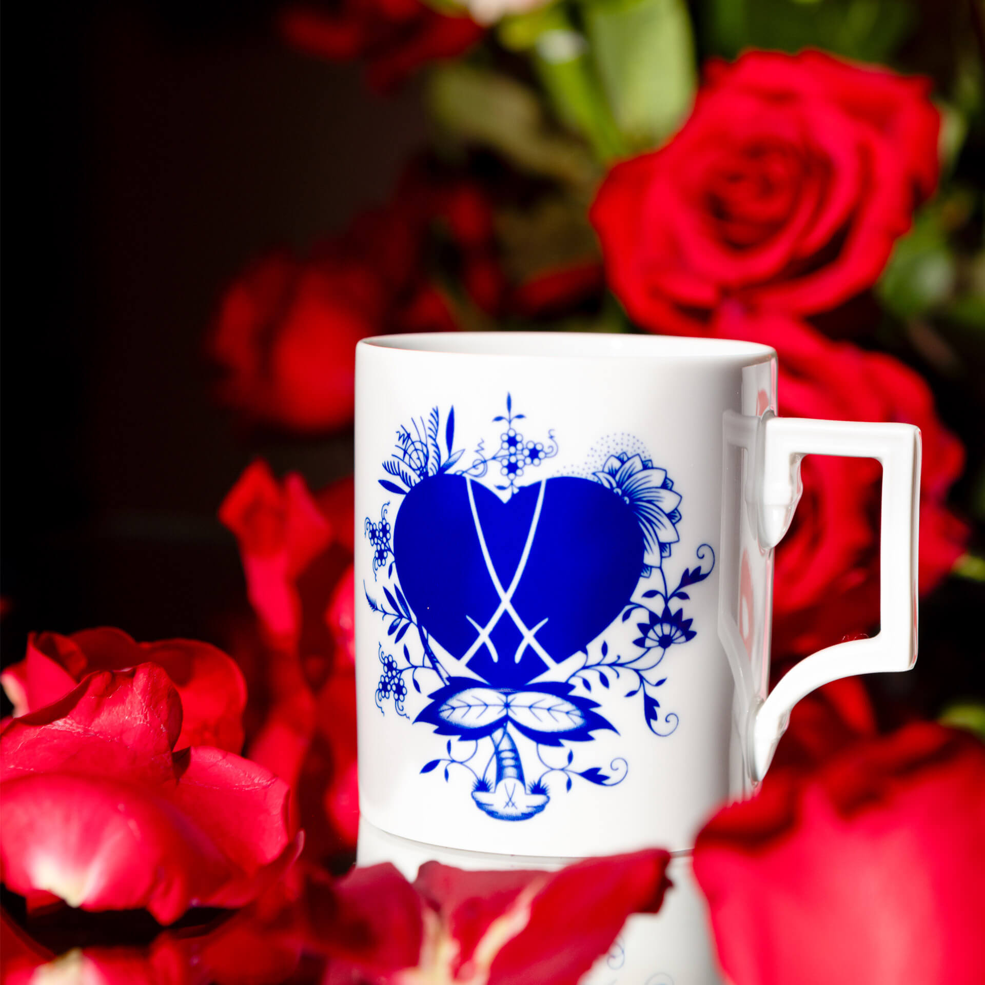 Meissen Henkelbecher Blue Passion