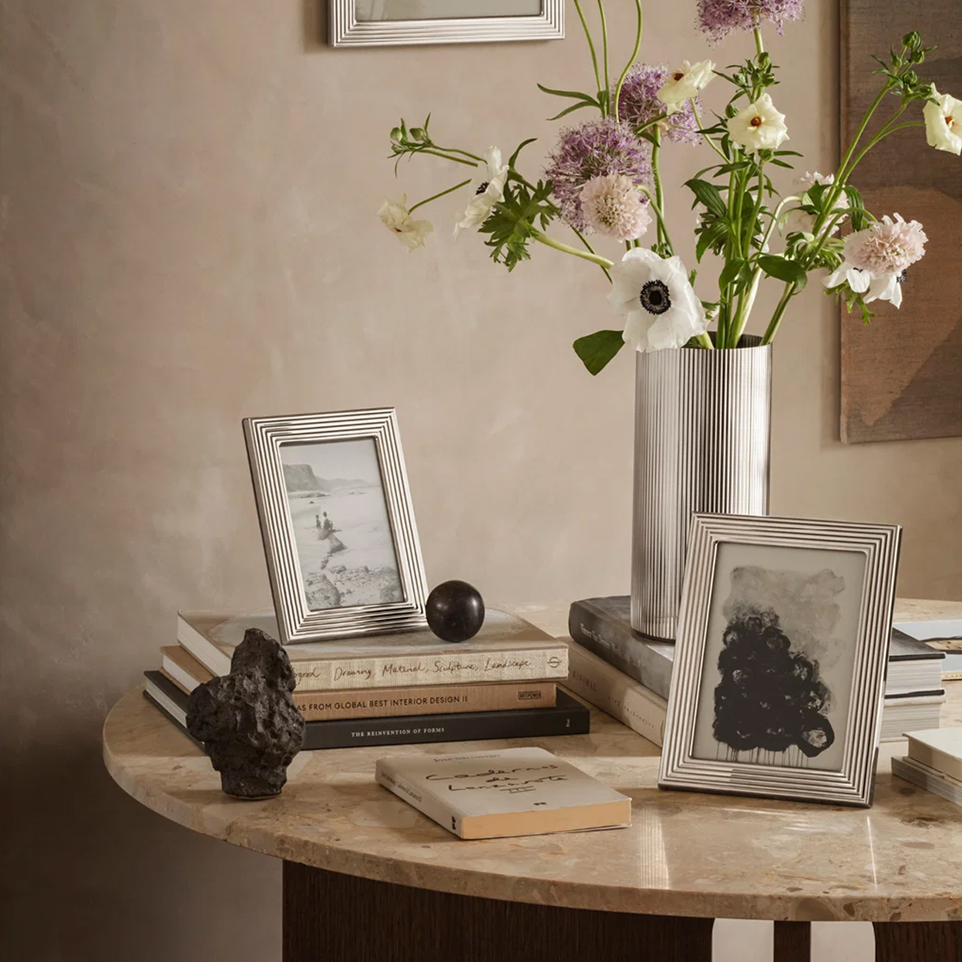 Picture Frame 10x15 cm, Tischdeko, Vase, Blumen, dekorativ, Foto Rahmen, Bücherstapel