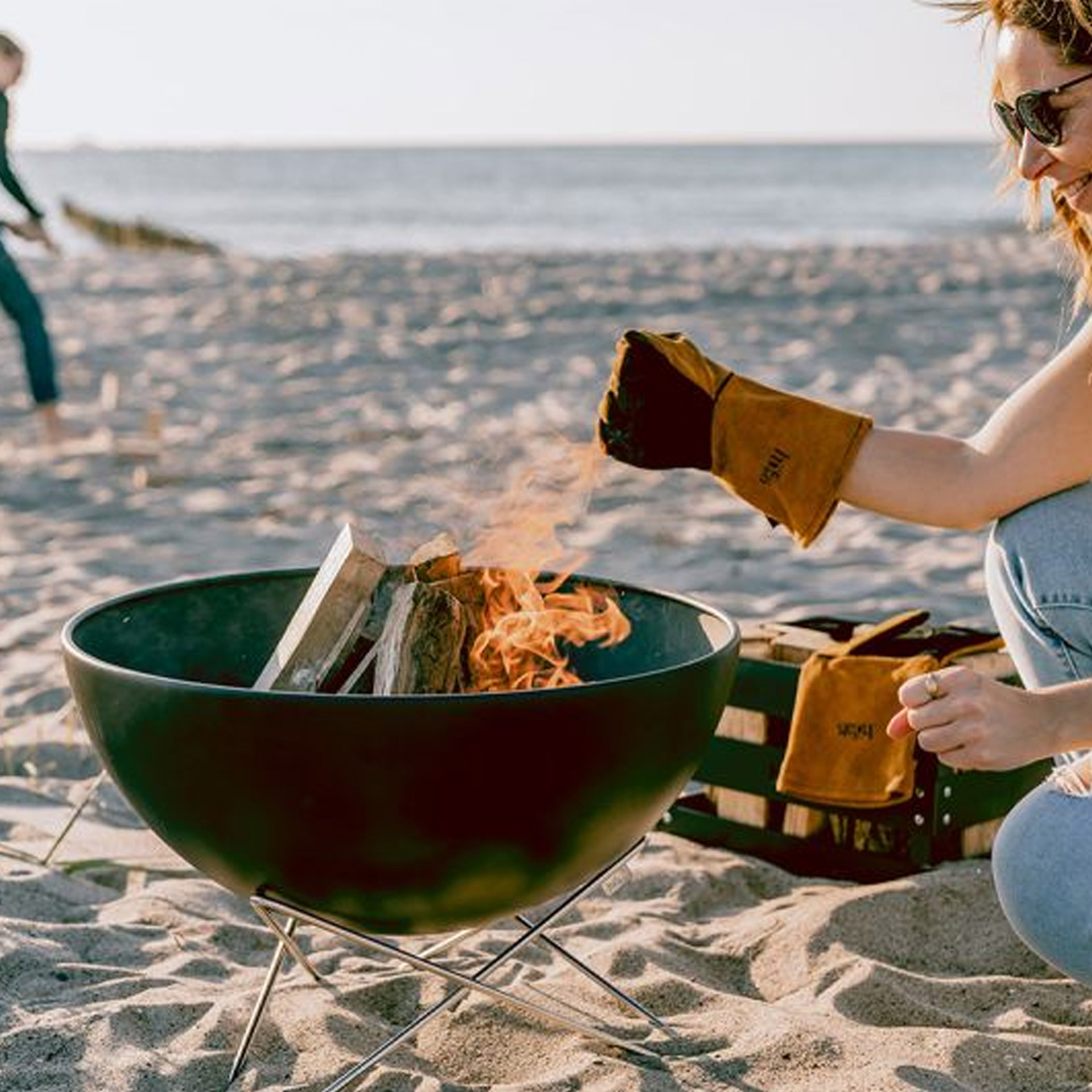 Fire Bowl 57 with star stand, Feuerstelle, Grill, Kamin, Sand, Glut