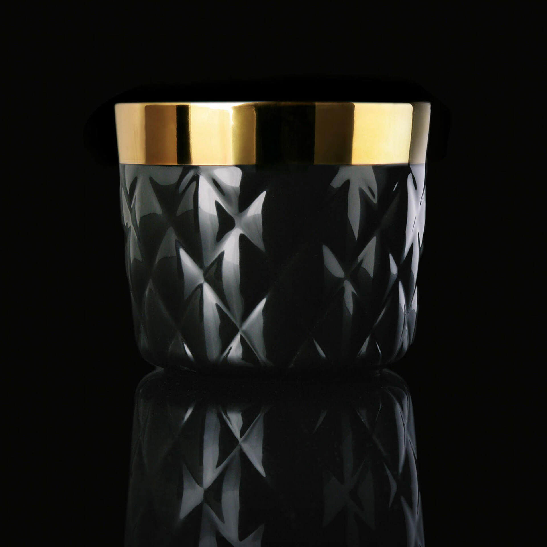 SIEGER by FÜRSTENBERG Champagnerbecher Kissenrelief Schwarz SIP OF GOLD, Schmuckring, Facettierter Muster, Goldrand, Dunkler Stein, Glascremebehälter
