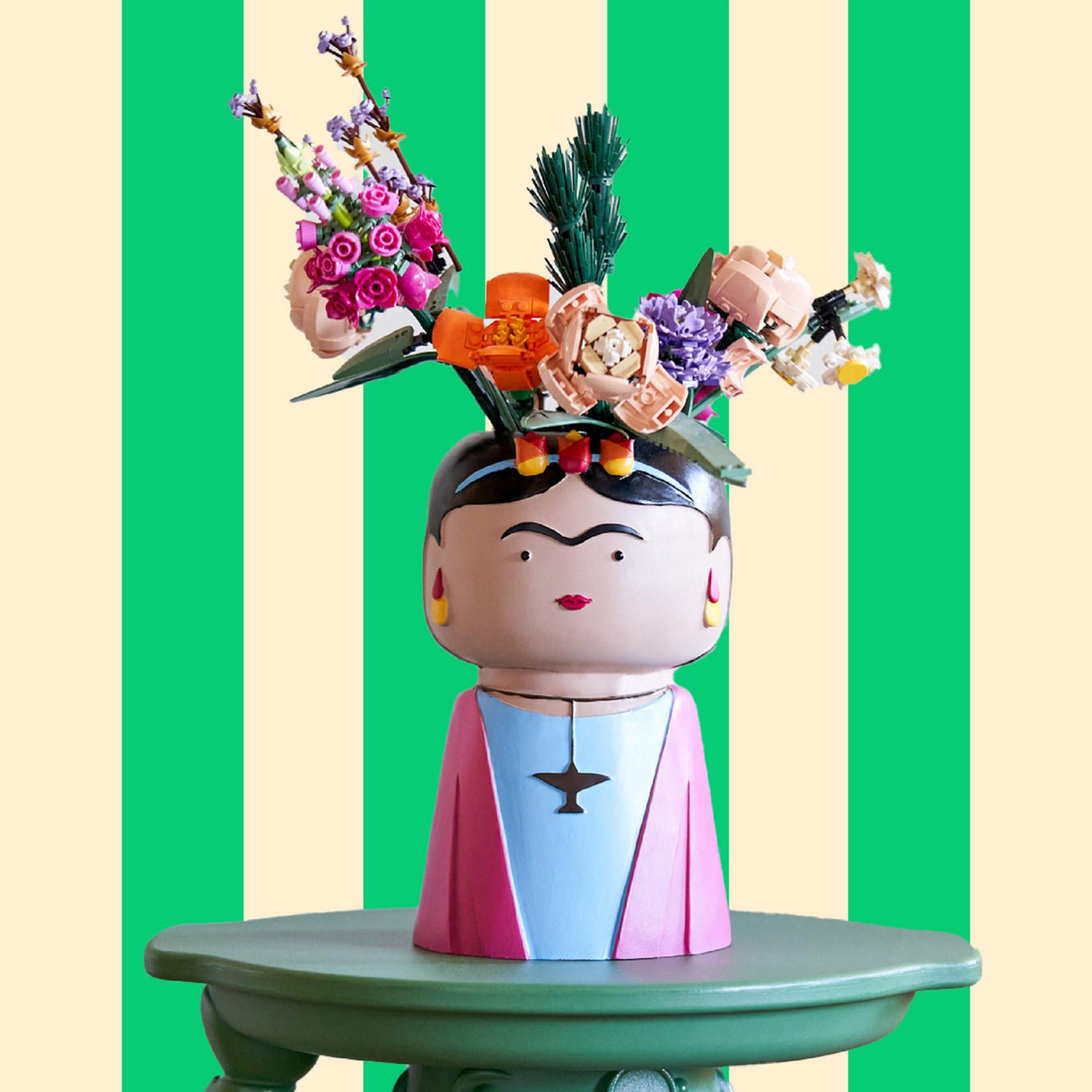 Vase Freedom 26 cm, Frühstückskopf,  Frida Kahlo-ähnliche Statue,  Blumentopf-Figur,  Keramikgnom,  bunte Blumen
