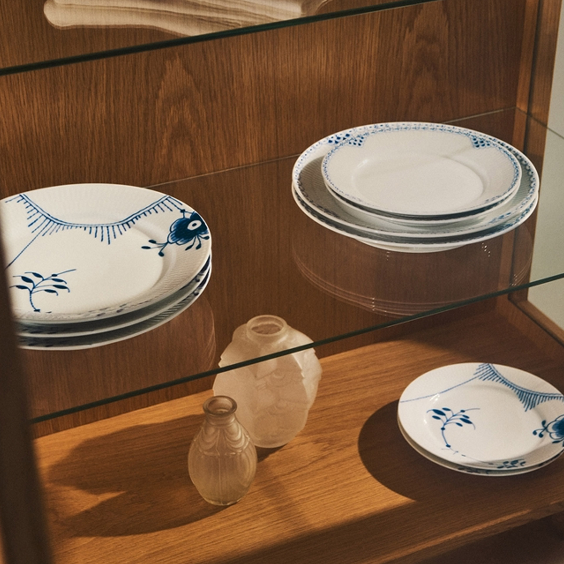 Royal Copenhagen Frühstücksteller Mega Gerippt Blau 22 cm Dekor 2