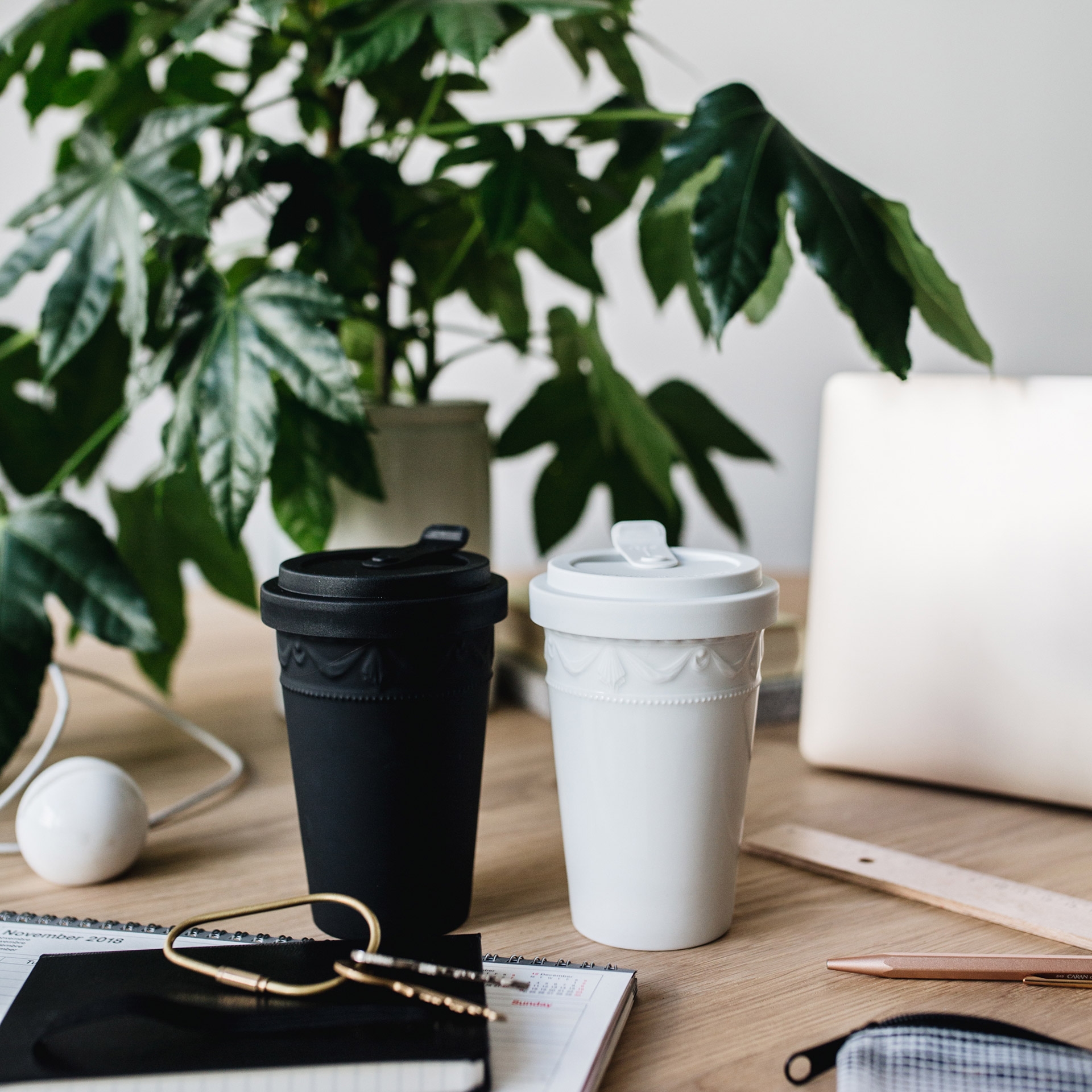 Coffee To-Go Mug 0,35 l Black, To-go Becher, Kaffeebecher, Stahl/Plastikbecher, schwarz, weiß